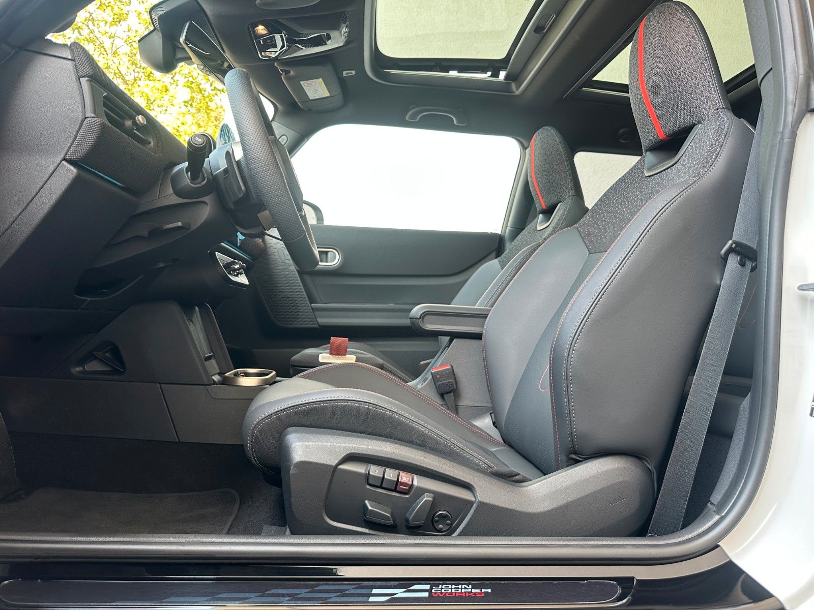 Fahrzeugabbildung MINI Cooper S John Cooper Works Trim XL Pack,Pano,ACC