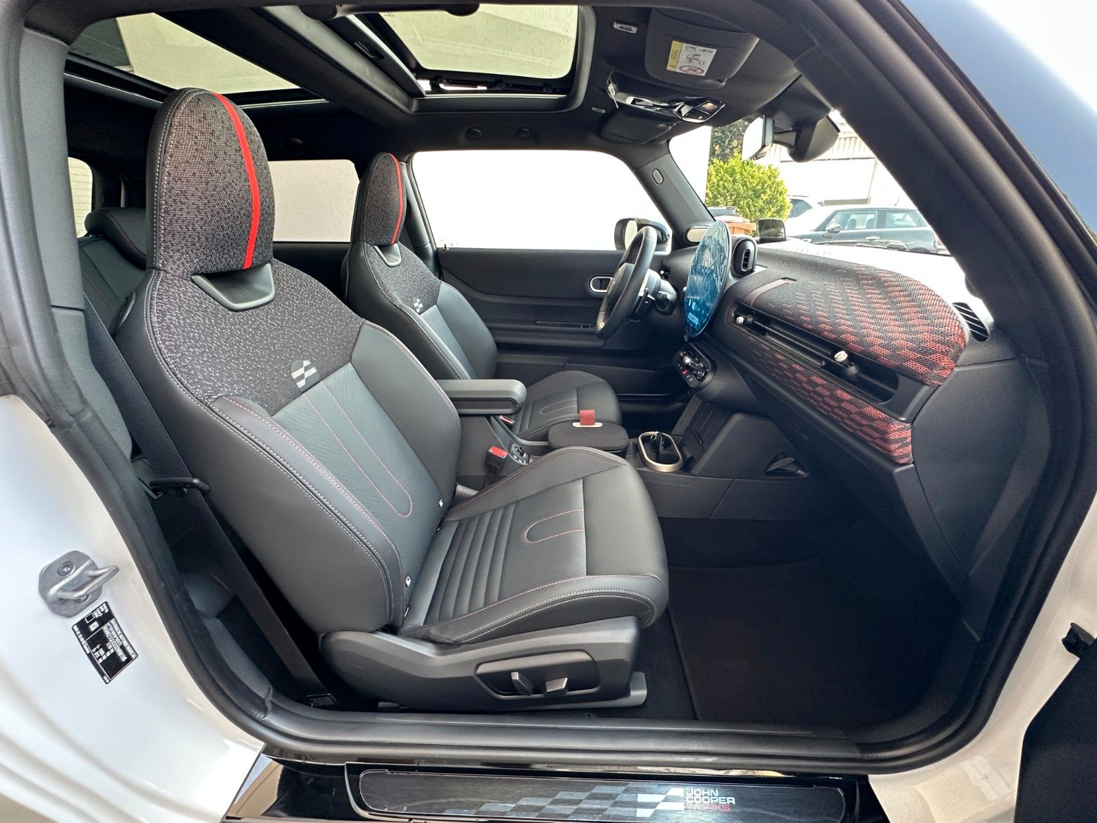Fahrzeugabbildung MINI Cooper S John Cooper Works Trim XL Pack,Pano,ACC