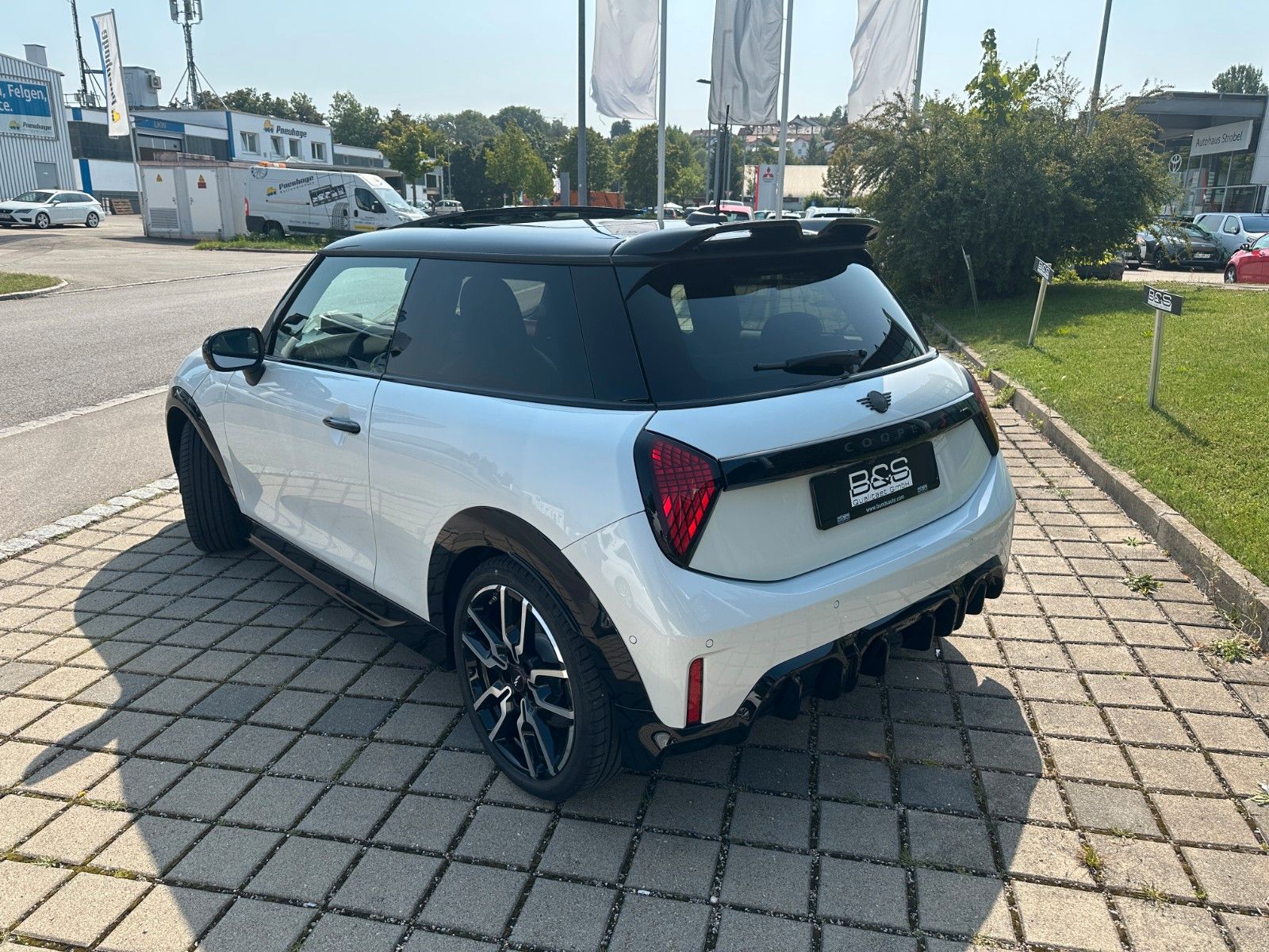 Fahrzeugabbildung MINI Cooper S John Cooper Works Trim XL Pack,Pano,ACC