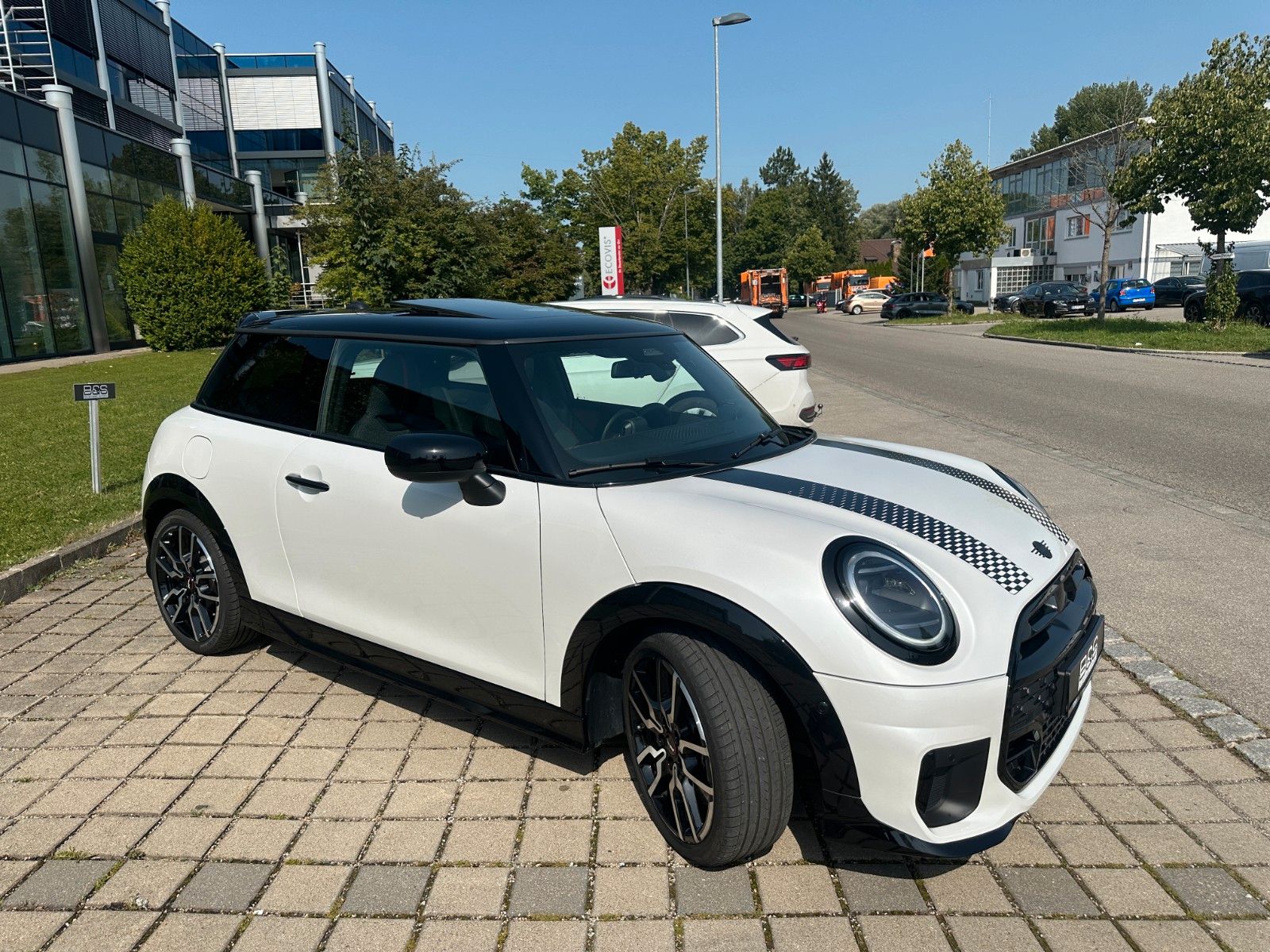 Fahrzeugabbildung MINI Cooper S John Cooper Works Trim XL Pack,Pano,ACC