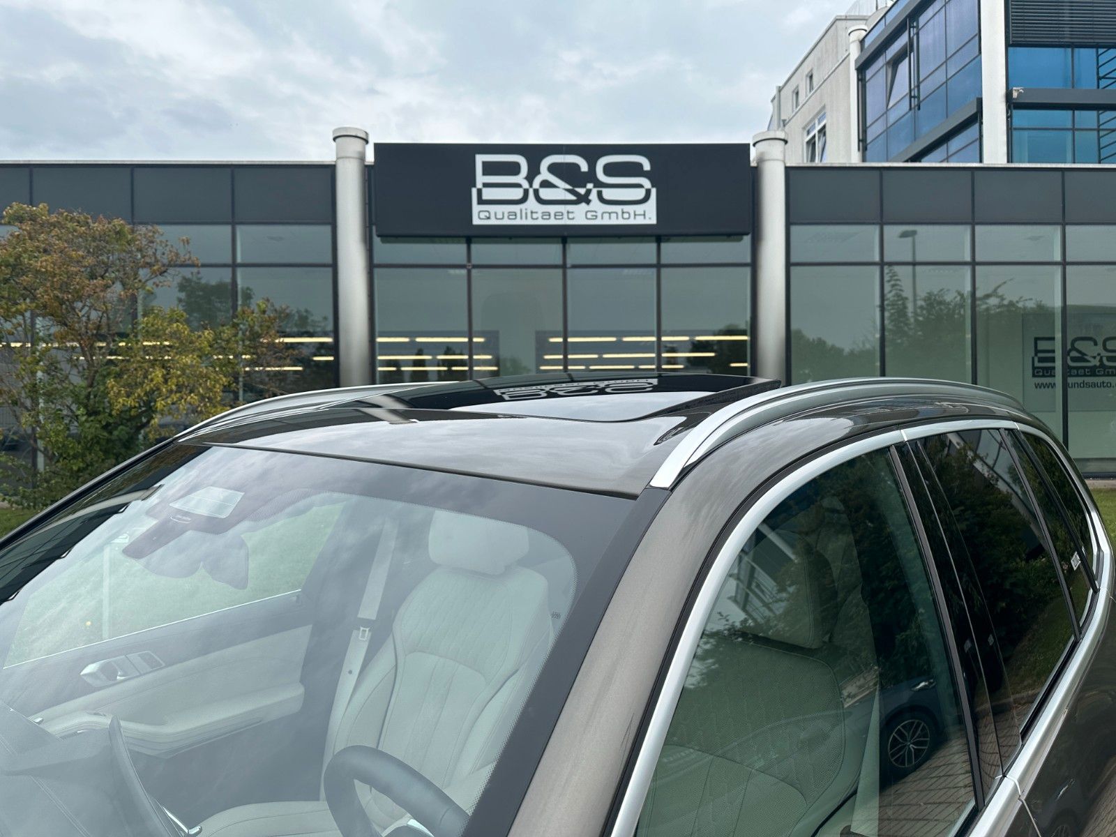 Fahrzeugabbildung BMW X5 50e xDrive MSport ACC,HUD,PANO,HARMAN,LUFT,..