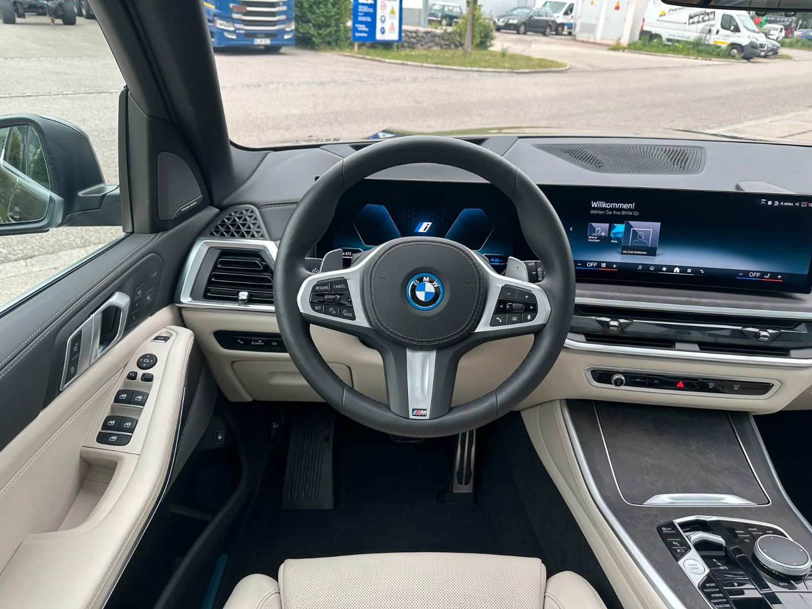 Fahrzeugabbildung BMW X5 50e xDrive MSport ACC,HUD,PANO,HARMAN,LUFT,..