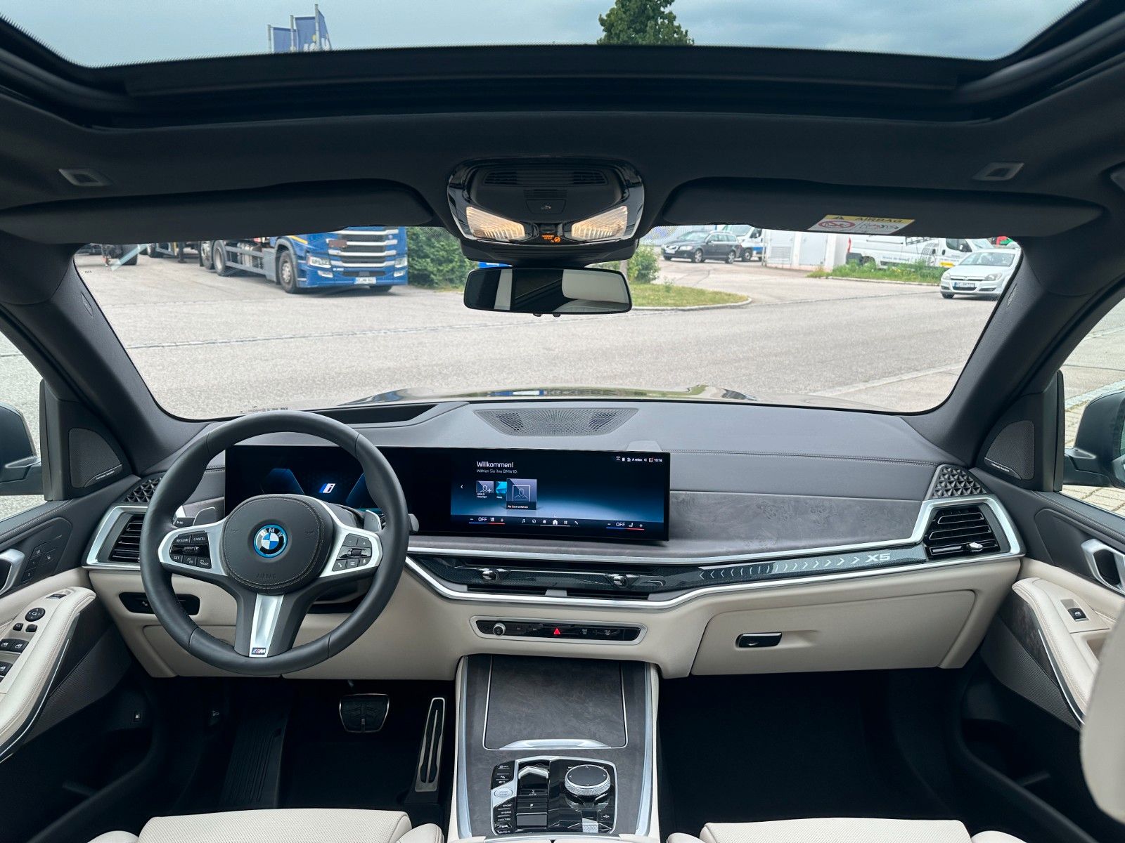 Fahrzeugabbildung BMW X5 50e xDrive MSport ACC,HUD,PANO,HARMAN,LUFT,..