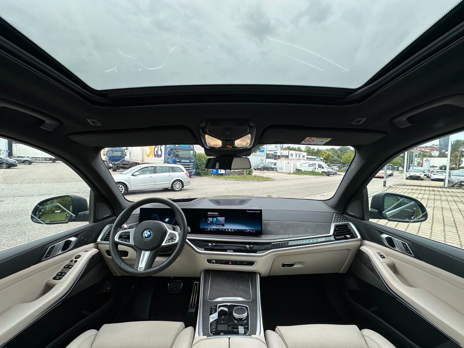 Fahrzeugabbildung BMW X5 50e xDrive MSport ACC,HUD,PANO,HARMAN,LUFT,..