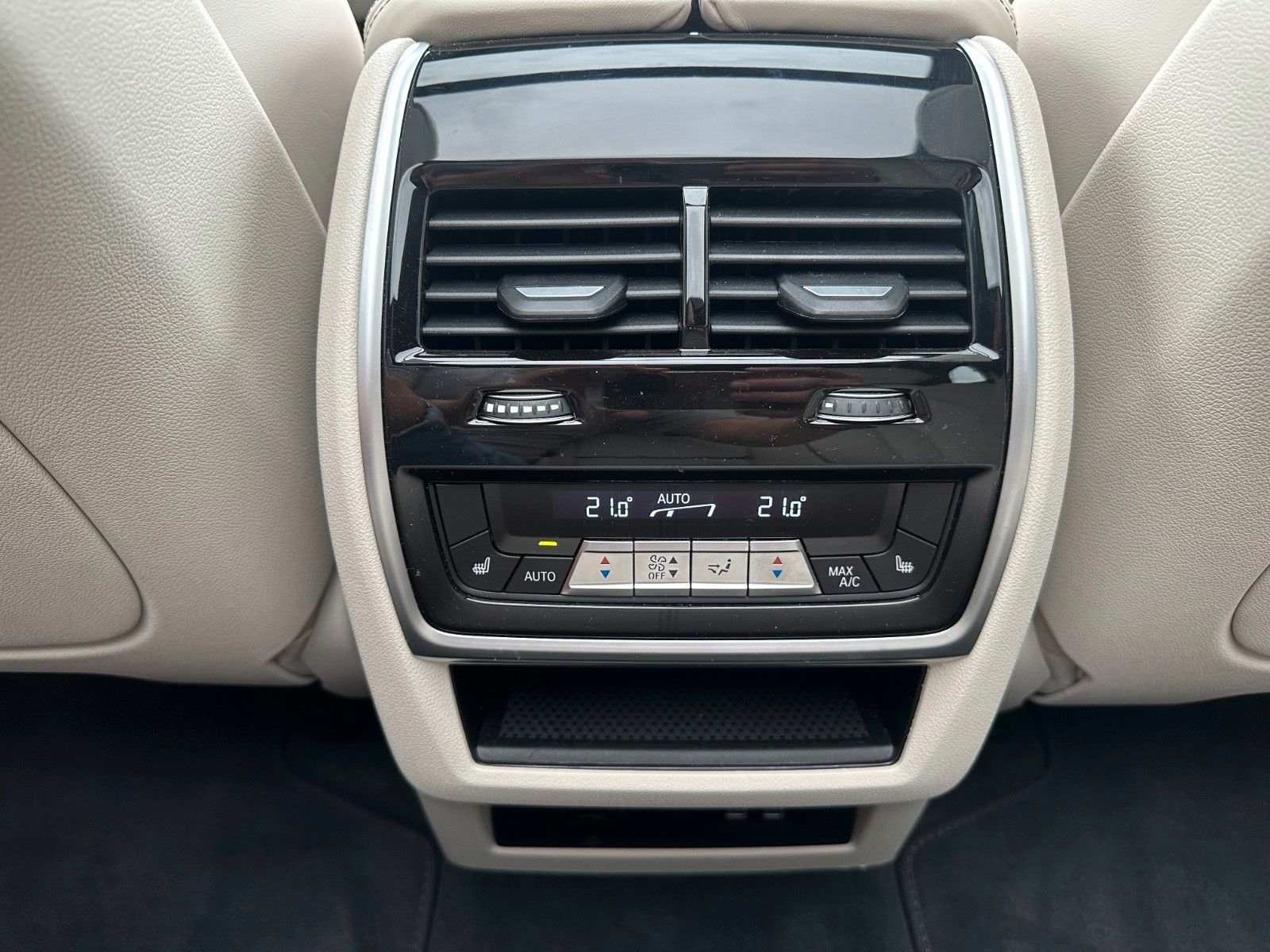 Fahrzeugabbildung BMW X5 50e xDrive MSport ACC,HUD,PANO,HARMAN,LUFT,..