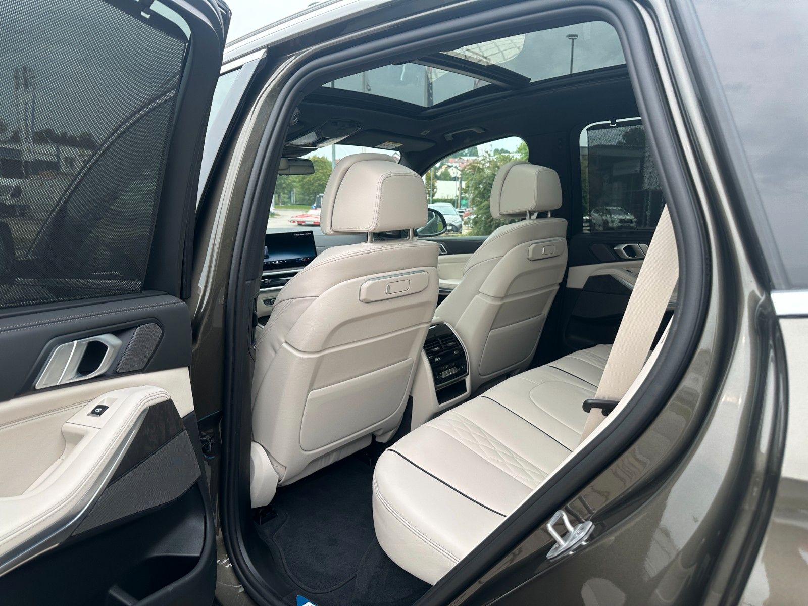 Fahrzeugabbildung BMW X5 50e xDrive MSport ACC,HUD,PANO,HARMAN,LUFT,..