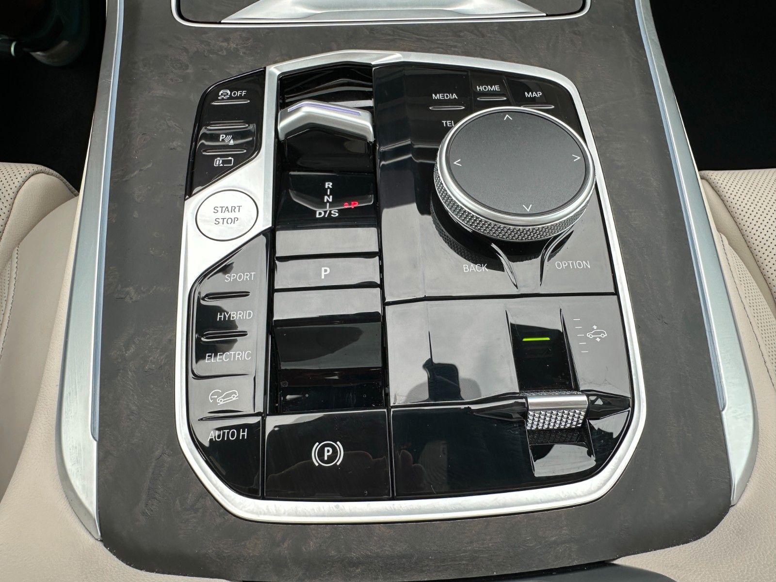 Fahrzeugabbildung BMW X5 50e xDrive MSport ACC,HUD,PANO,HARMAN,LUFT,..