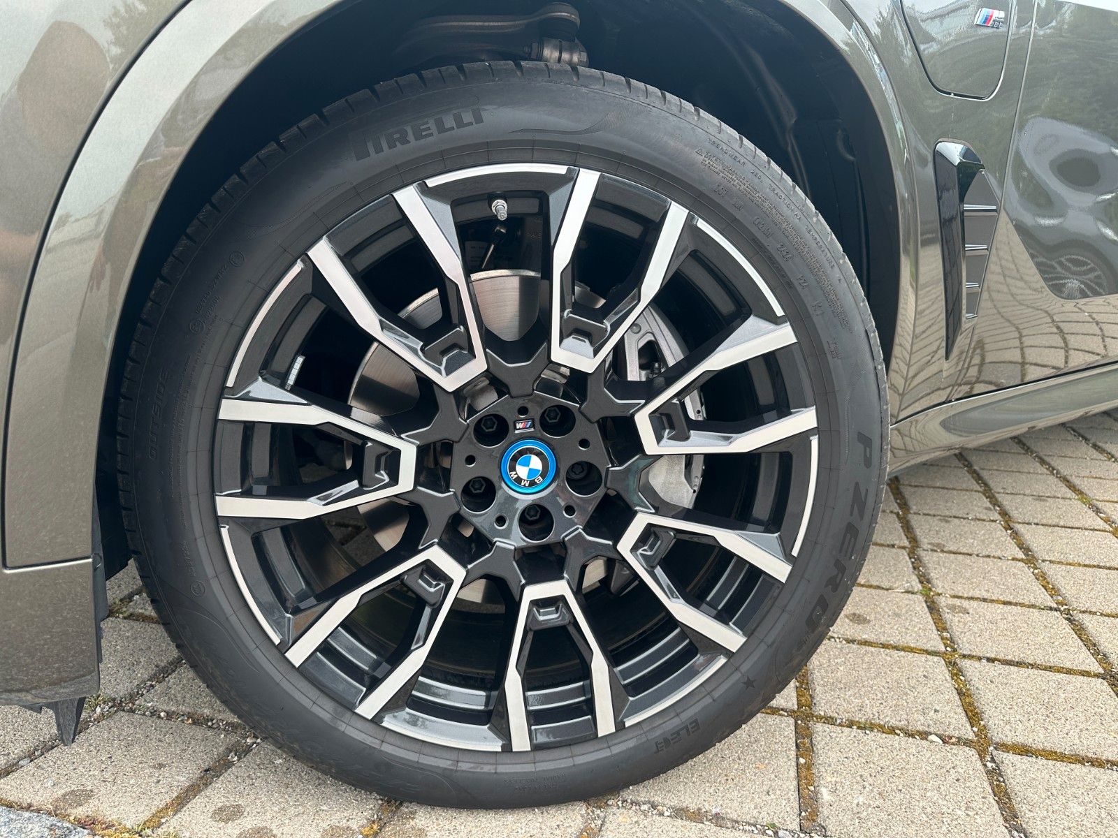 Fahrzeugabbildung BMW X5 50e xDrive MSport ACC,HUD,PANO,HARMAN,LUFT,..