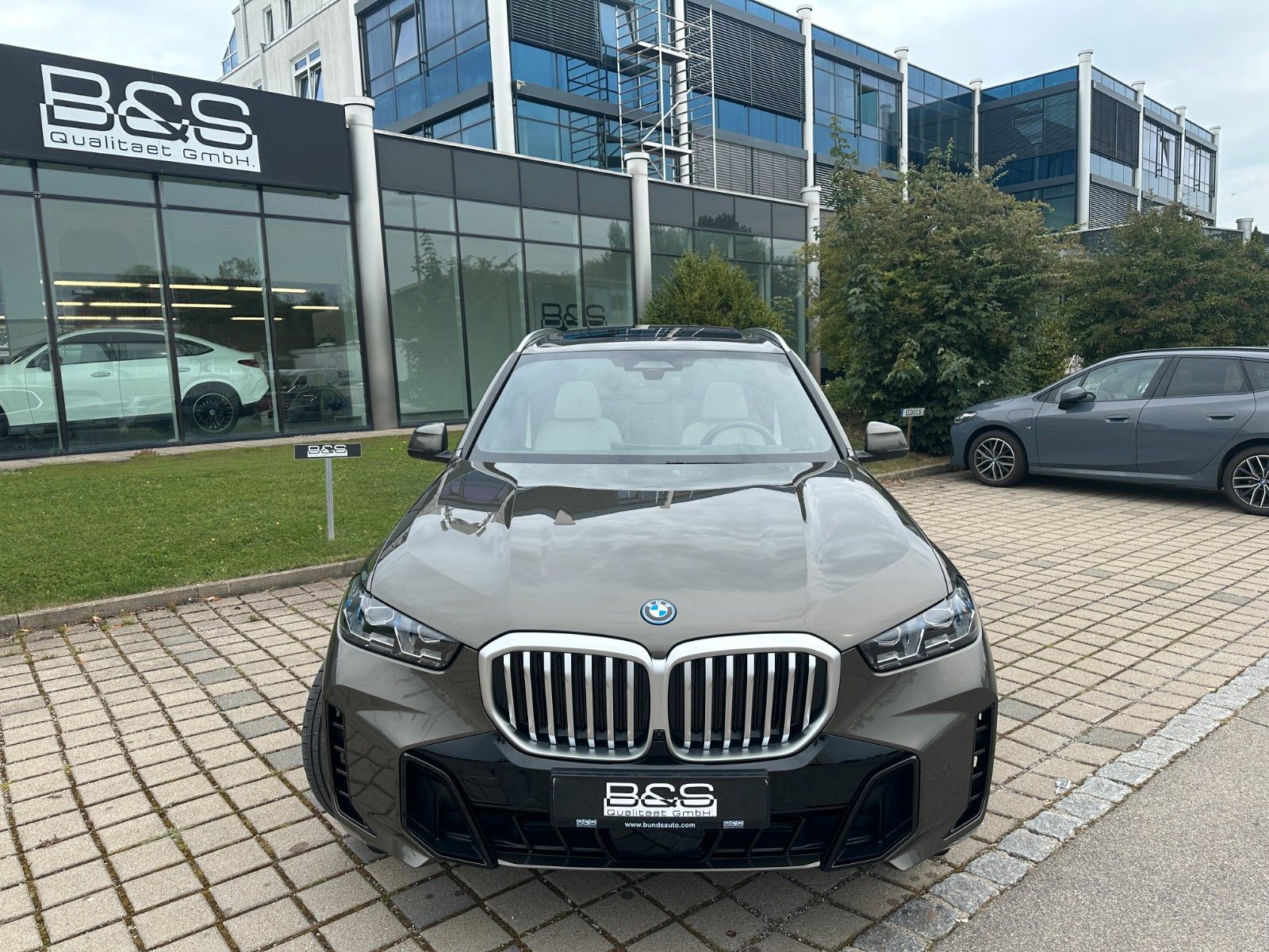 Fahrzeugabbildung BMW X5 50e xDrive MSport ACC,HUD,PANO,HARMAN,LUFT,..