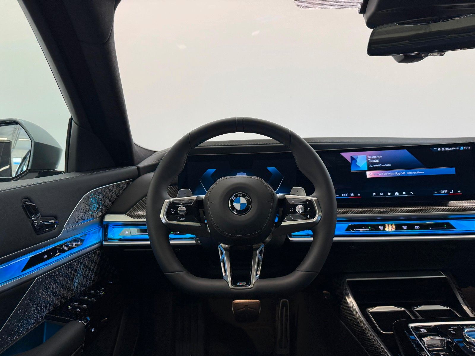 Fahrzeugabbildung BMW 740d xDrive M Sport ACC,HUD,SKYL,B&W,LUFT,AHK,TV