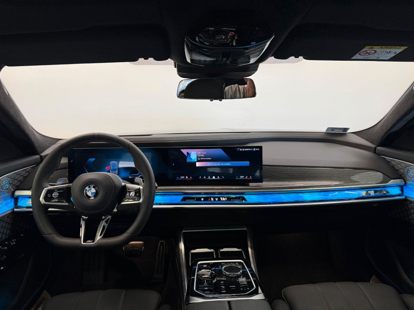 Fahrzeugabbildung BMW 740d xDrive M Sport ACC,HUD,SKYL,B&W,LUFT,AHK,TV