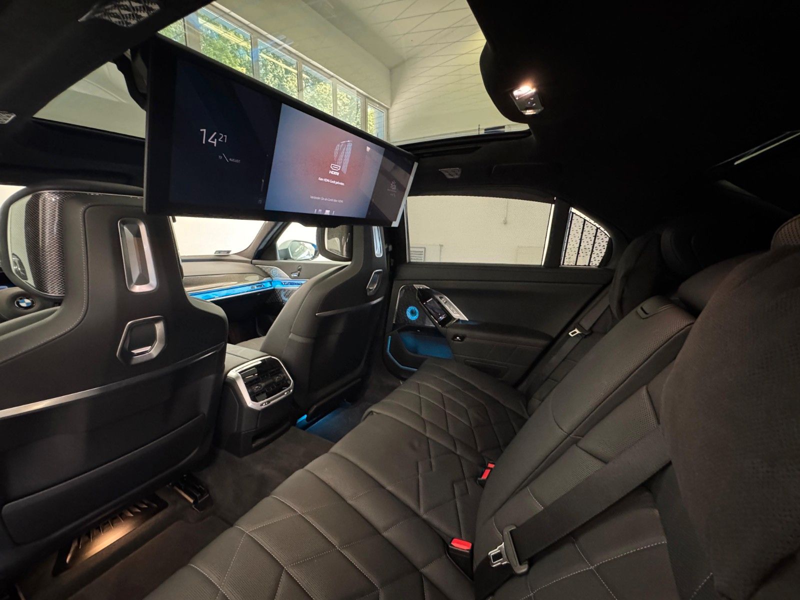 Fahrzeugabbildung BMW 740d xDrive M Sport ACC,HUD,SKYL,B&W,LUFT,AHK,TV