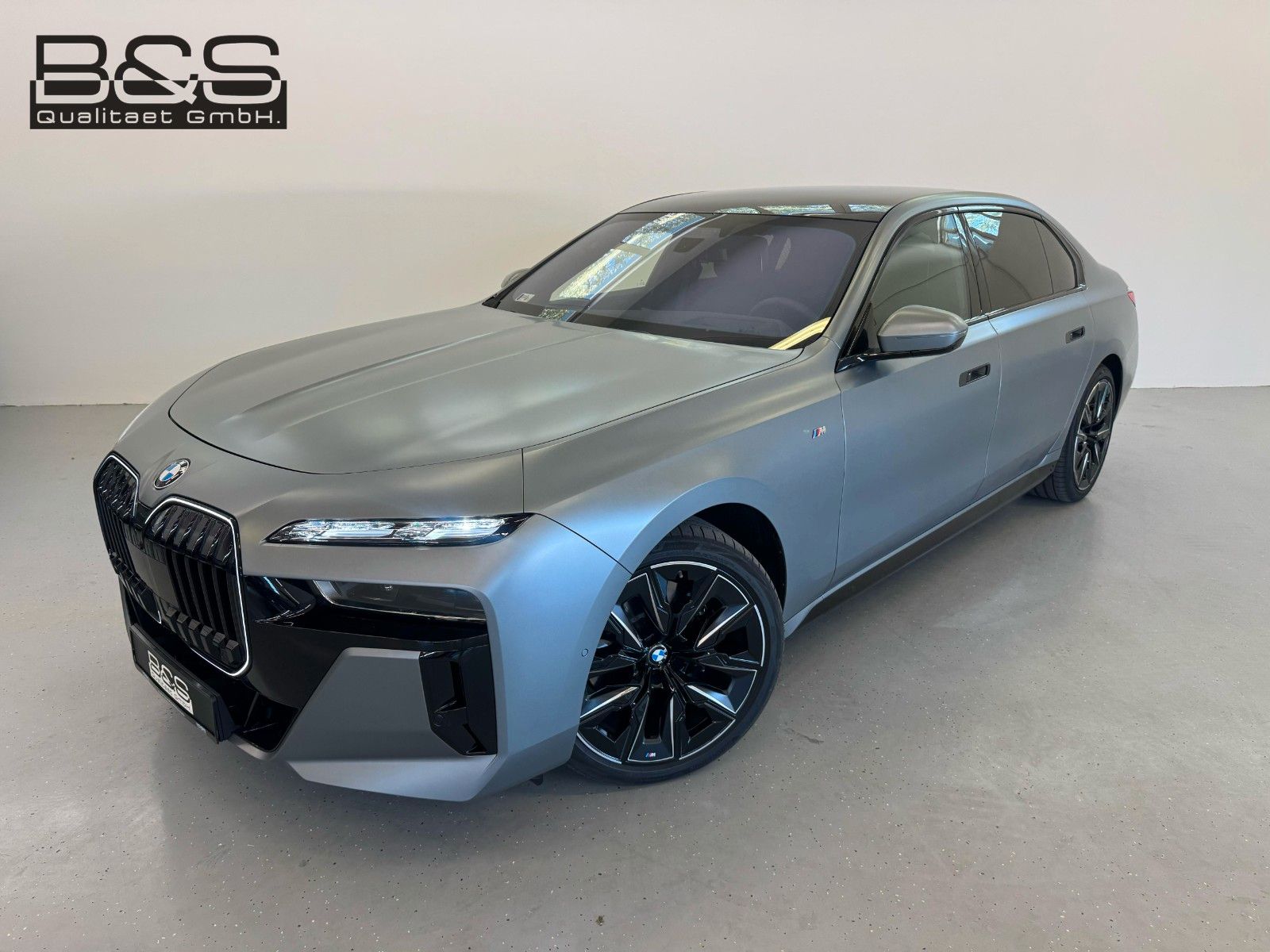 Fahrzeugabbildung BMW 740d xDrive M Sport ACC,HUD,SKYL,B&W,LUFT,AHK,TV