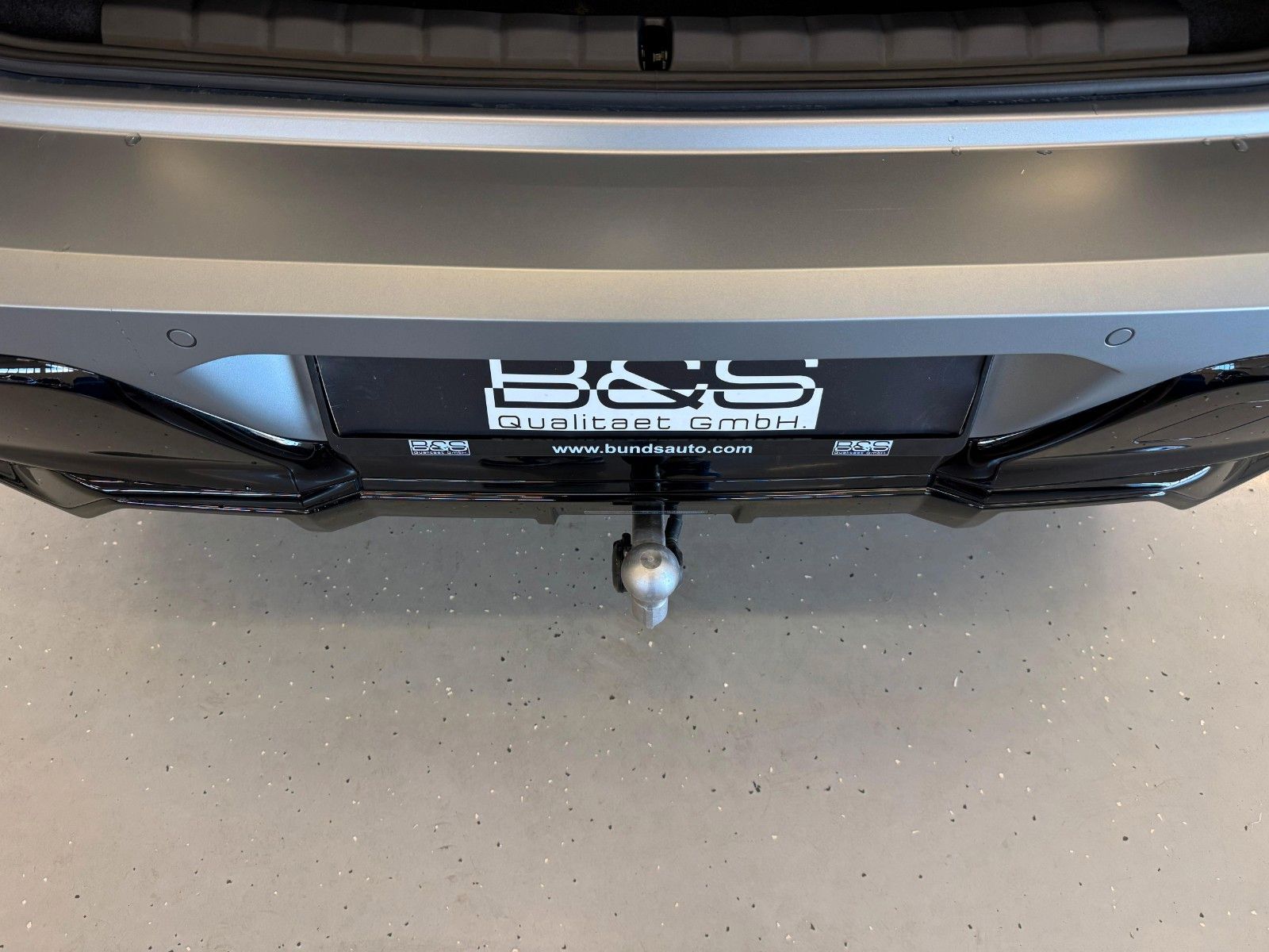 Fahrzeugabbildung BMW 740d xDrive M Sport ACC,HUD,SKYL,B&W,LUFT,AHK,TV