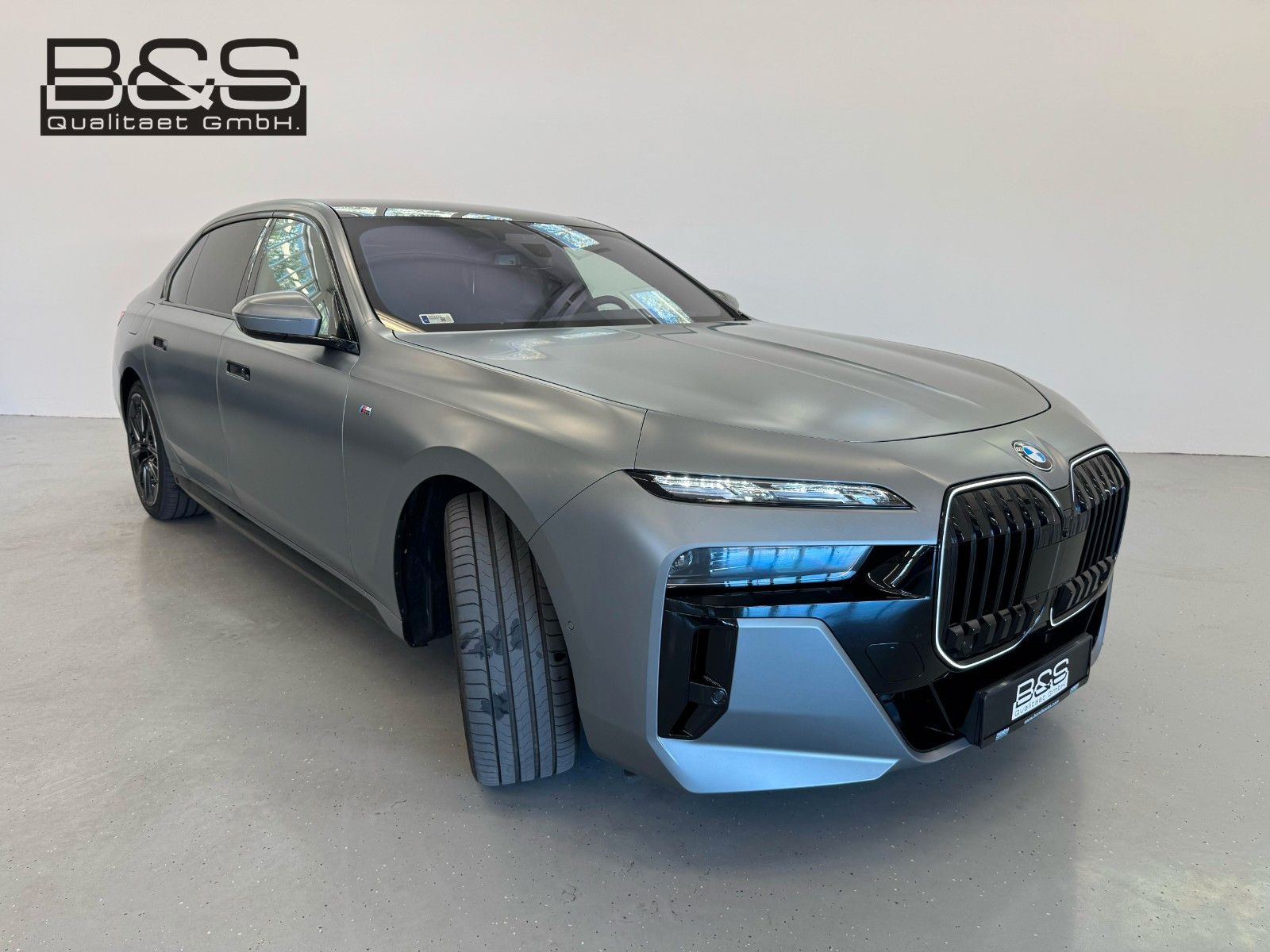 Fahrzeugabbildung BMW 740d xDrive M Sport ACC,HUD,SKYL,B&W,LUFT,AHK,TV