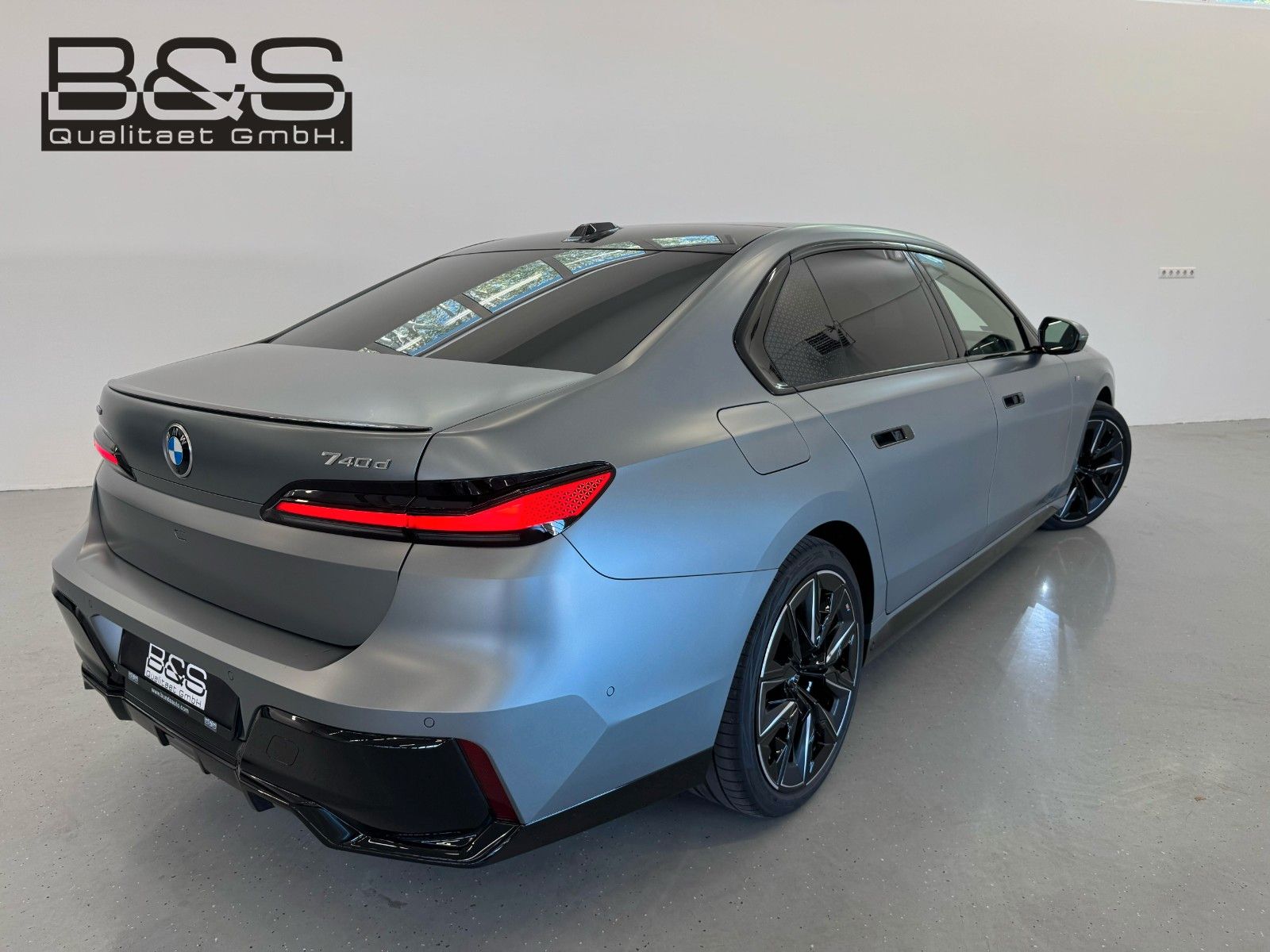 Fahrzeugabbildung BMW 740d xDrive M Sport ACC,HUD,SKYL,B&W,LUFT,AHK,TV