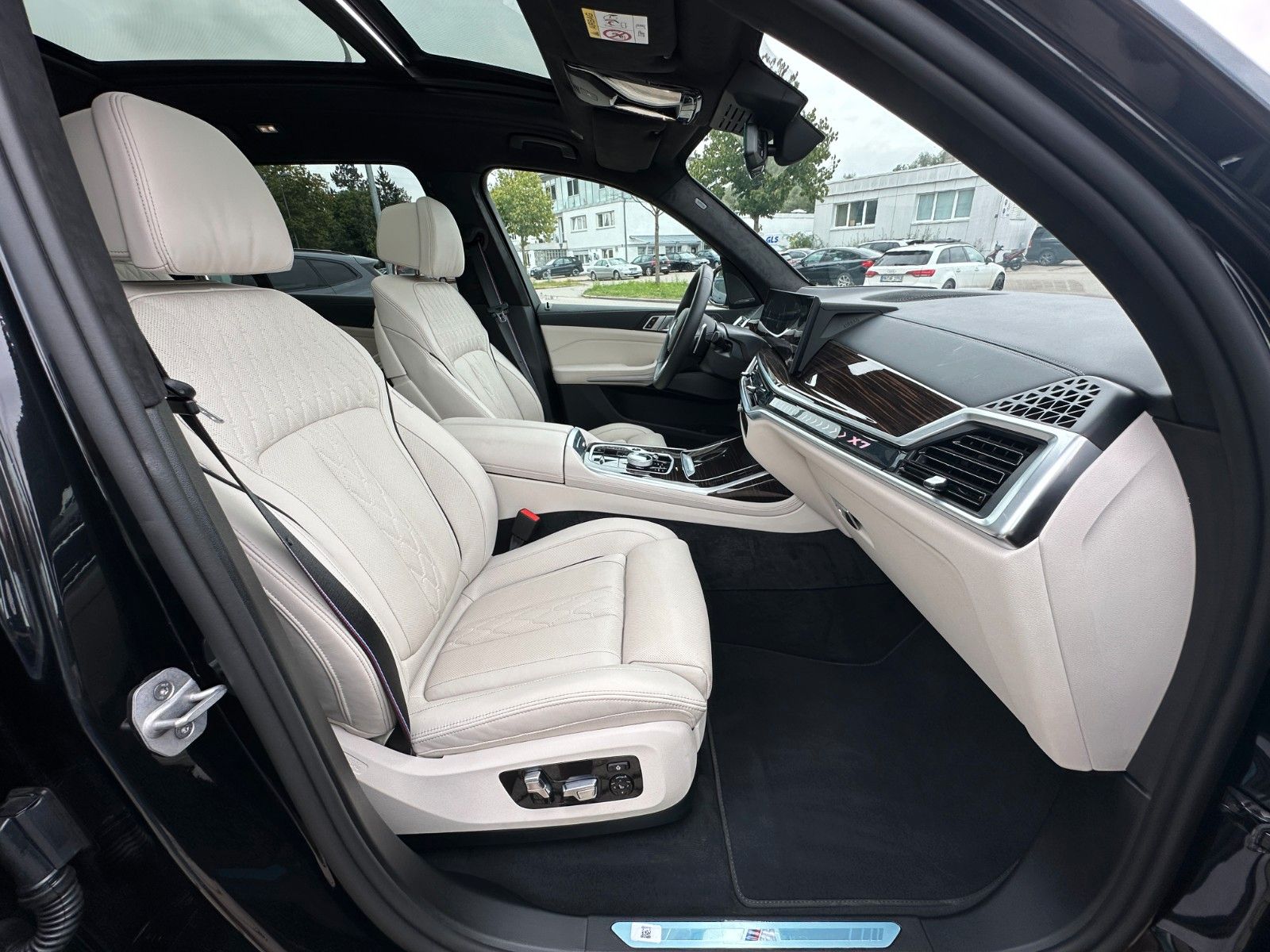 Fahrzeugabbildung BMW X7 xDrive 40d MSport ACC,HUD,SKYL,HARMAN,LUFT...