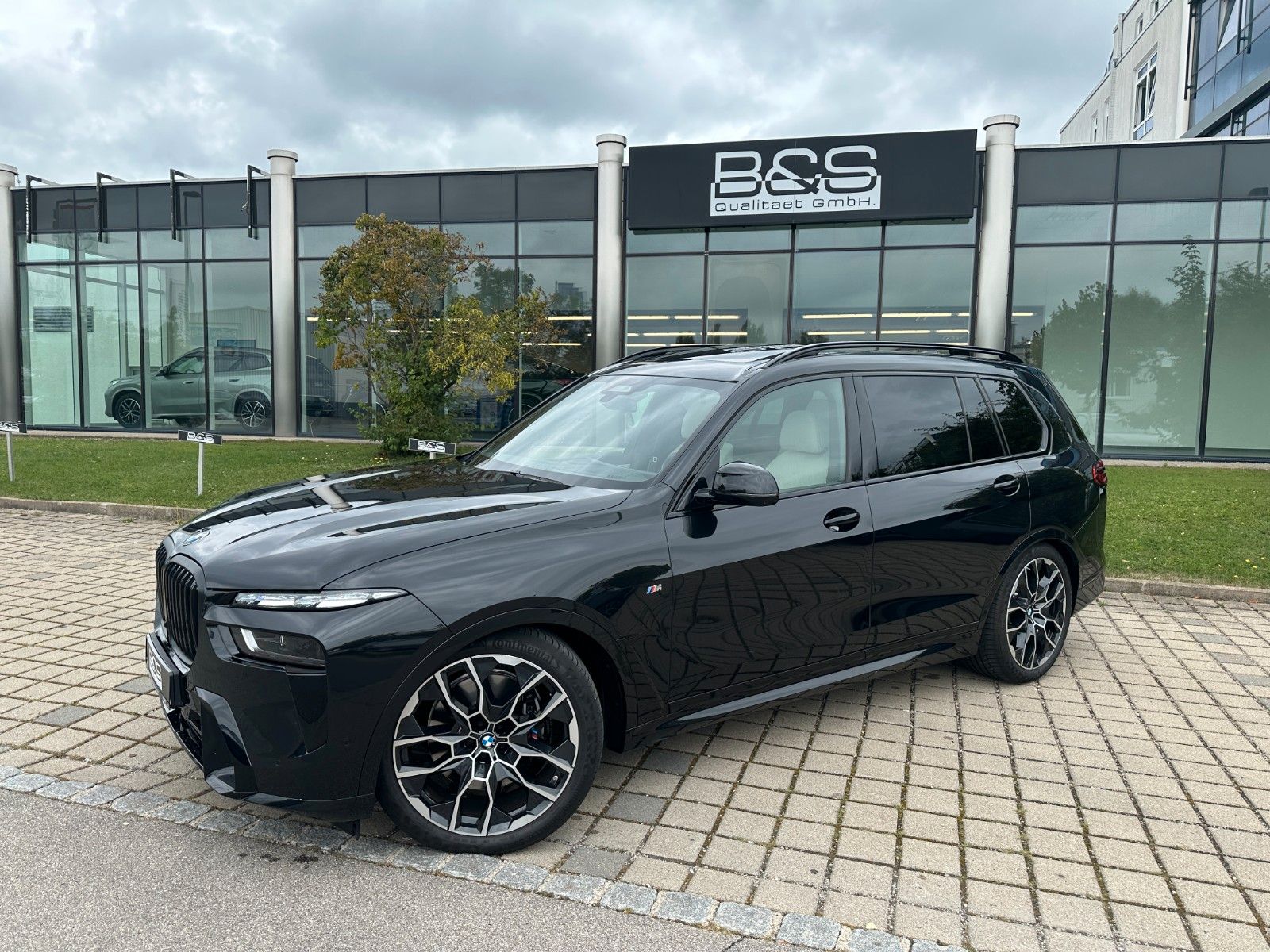 Fahrzeugabbildung BMW X7 xDrive 40d MSport ACC,HUD,SKYL,HARMAN,LUFT...