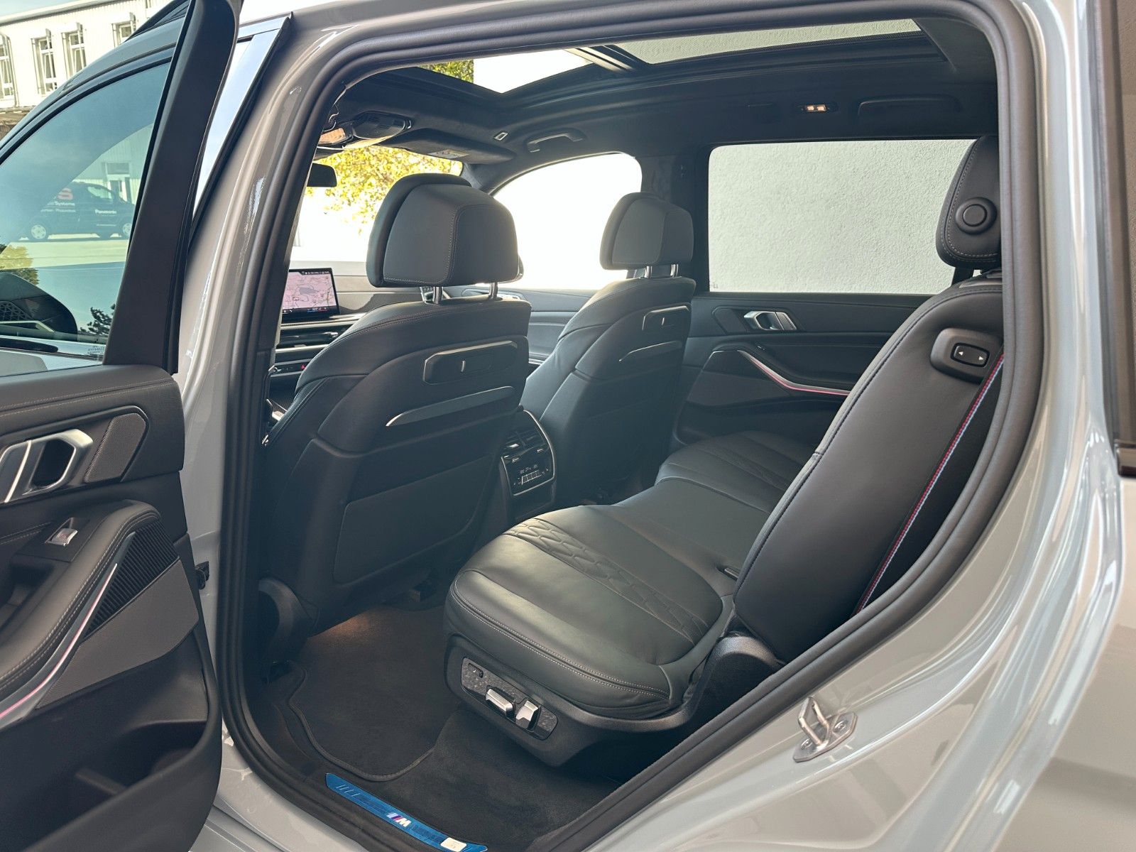 Fahrzeugabbildung BMW X7 xDr 40d M Sport AHK,HUD,SKYL,HARM,LUFT,INTLEN