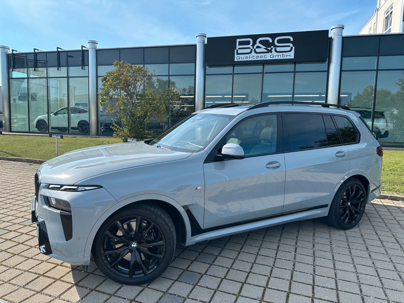 Fahrzeugabbildung BMW X7 xDr 40d M Sport AHK,HUD,SKYL,HARM,LUFT,INTLEN