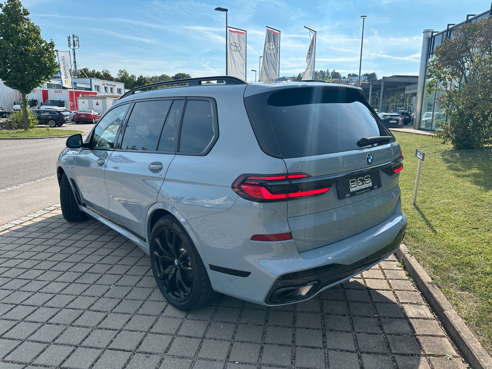Fahrzeugabbildung BMW X7 xDr 40d M Sport AHK,HUD,SKYL,HARM,LUFT,INTLEN