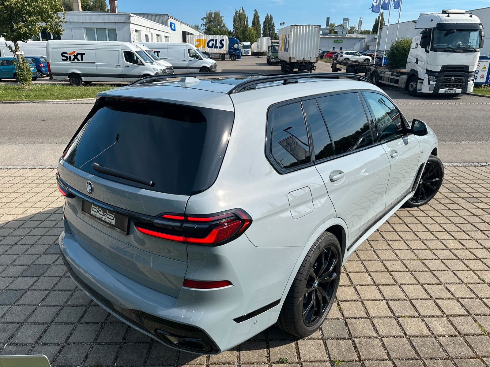 Fahrzeugabbildung BMW X7 xDr 40d M Sport AHK,HUD,SKYL,HARM,LUFT,INTLEN