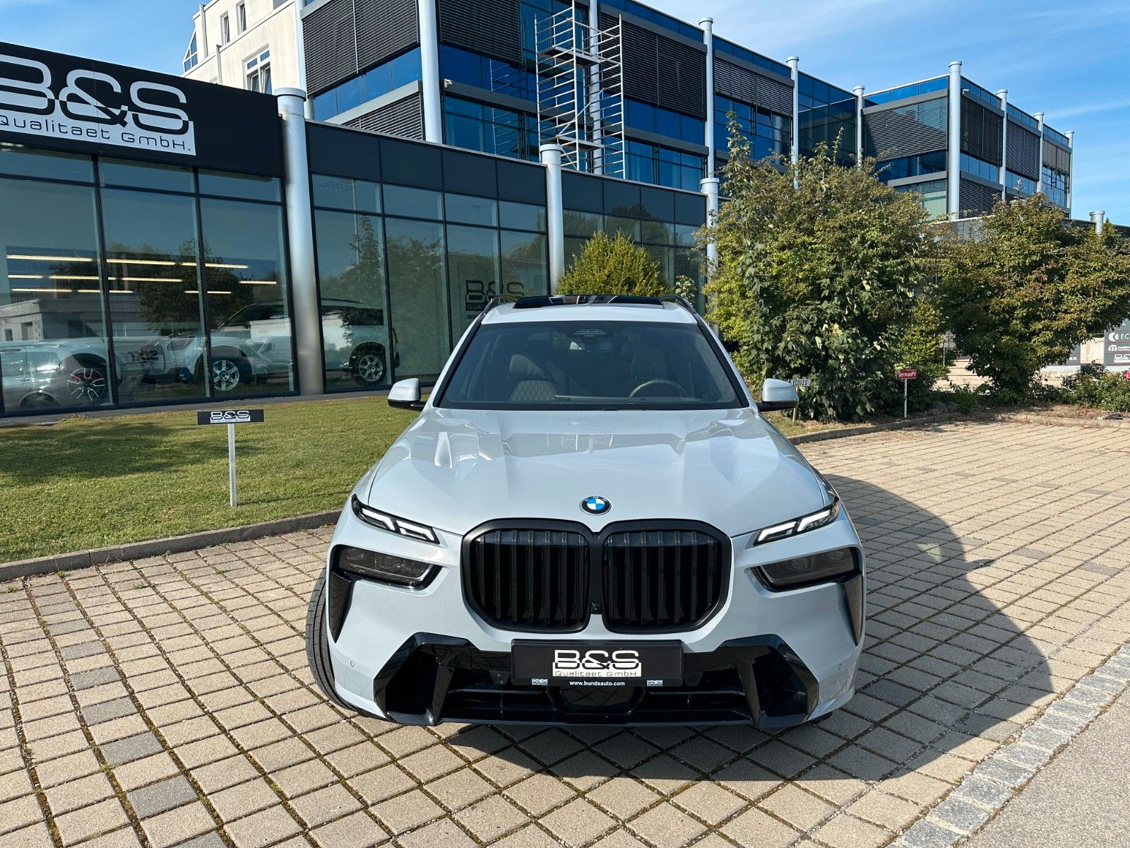 Fahrzeugabbildung BMW X7 xDr 40d M Sport AHK,HUD,SKYL,HARM,LUFT,INTLEN