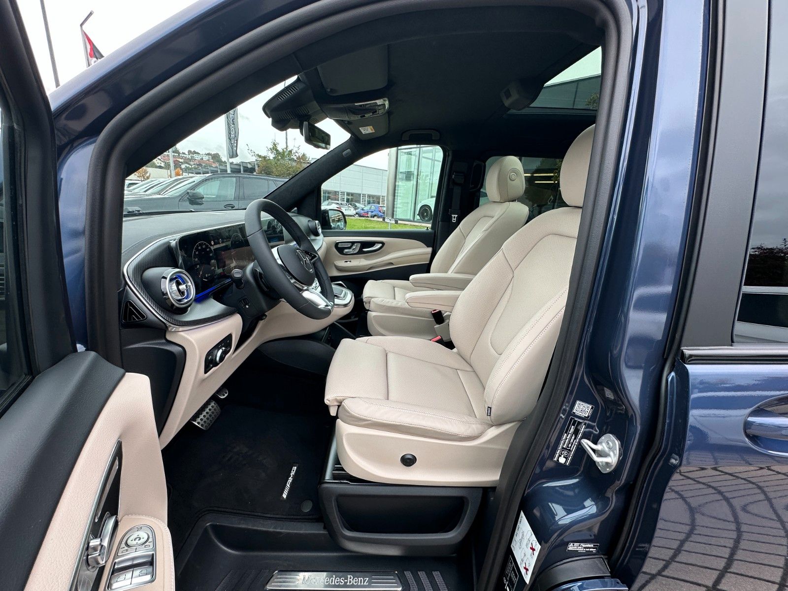 Fahrzeugabbildung Mercedes-Benz V300d 4MATIC EXCLUSIVE lang DISTR,BURM,PANO,AHK.