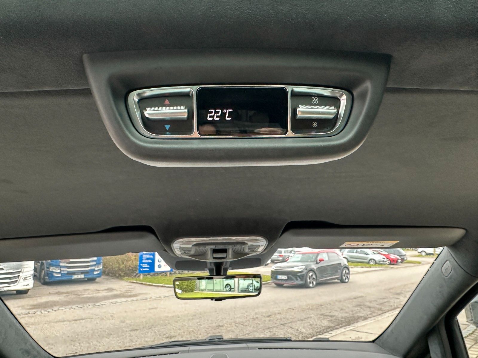 Fahrzeugabbildung Mercedes-Benz V300d 4MATIC EXCLUSIVE lang DISTR,BURM,PANO,AHK.