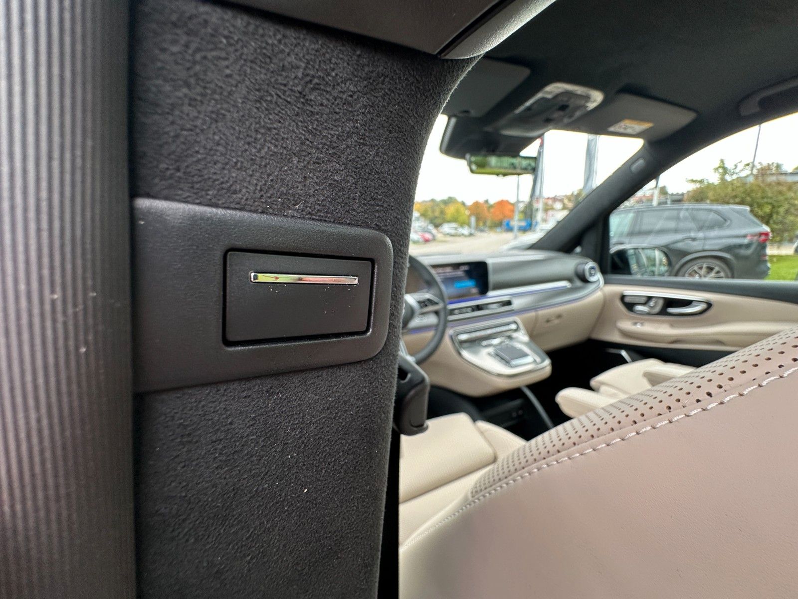Fahrzeugabbildung Mercedes-Benz V300d 4MATIC EXCLUSIVE lang DISTR,BURM,PANO,AHK.
