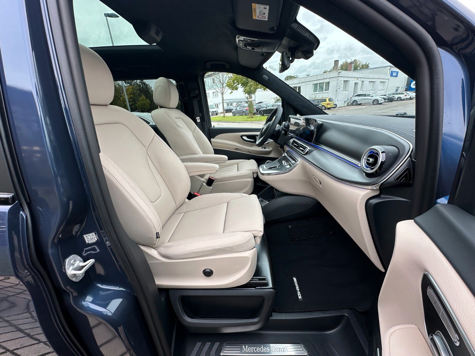 Fahrzeugabbildung Mercedes-Benz V300d 4MATIC EXCLUSIVE lang DISTR,BURM,PANO,AHK.