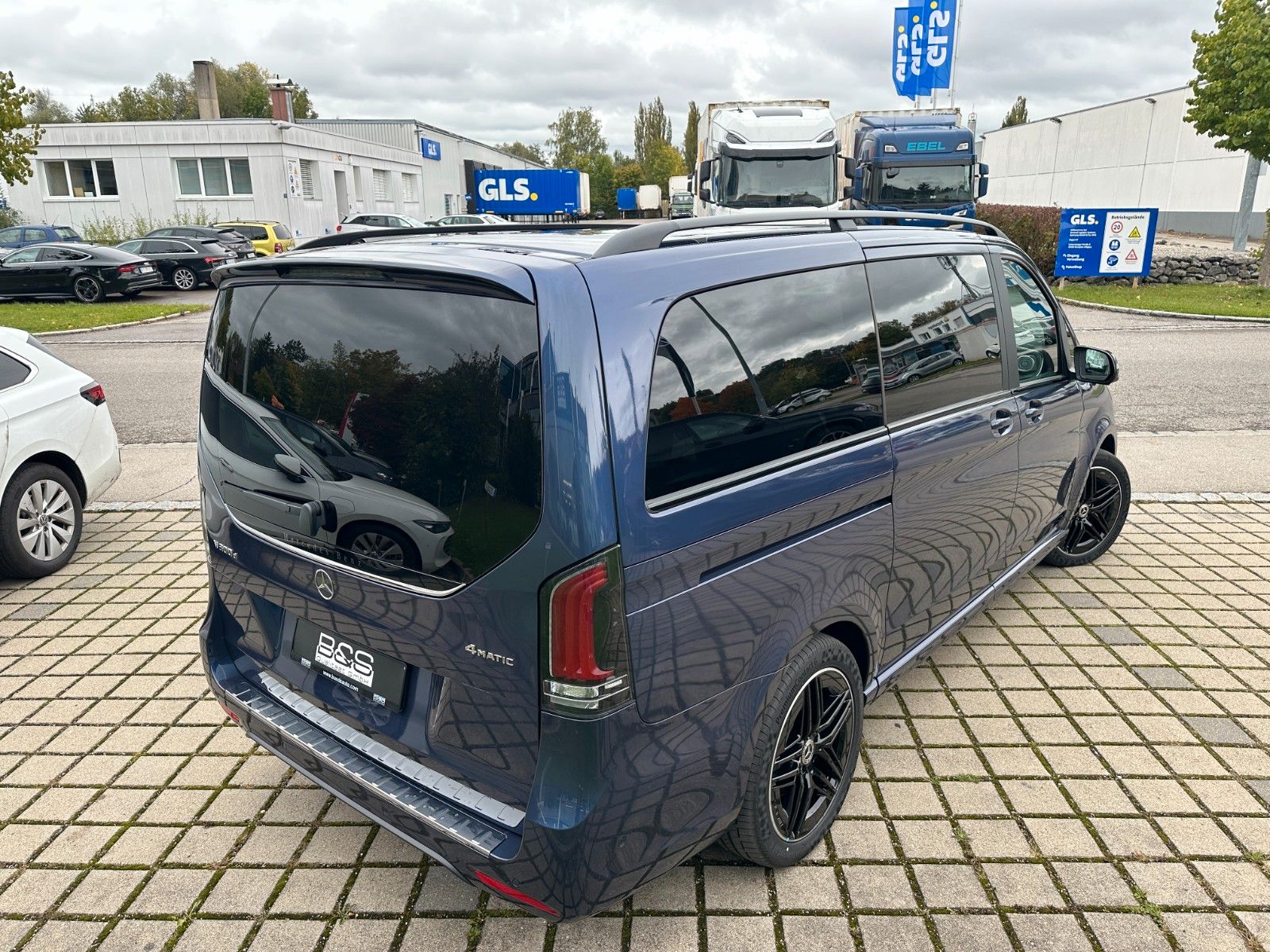 Fahrzeugabbildung Mercedes-Benz V300d 4MATIC EXCLUSIVE lang DISTR,BURM,PANO,AHK.