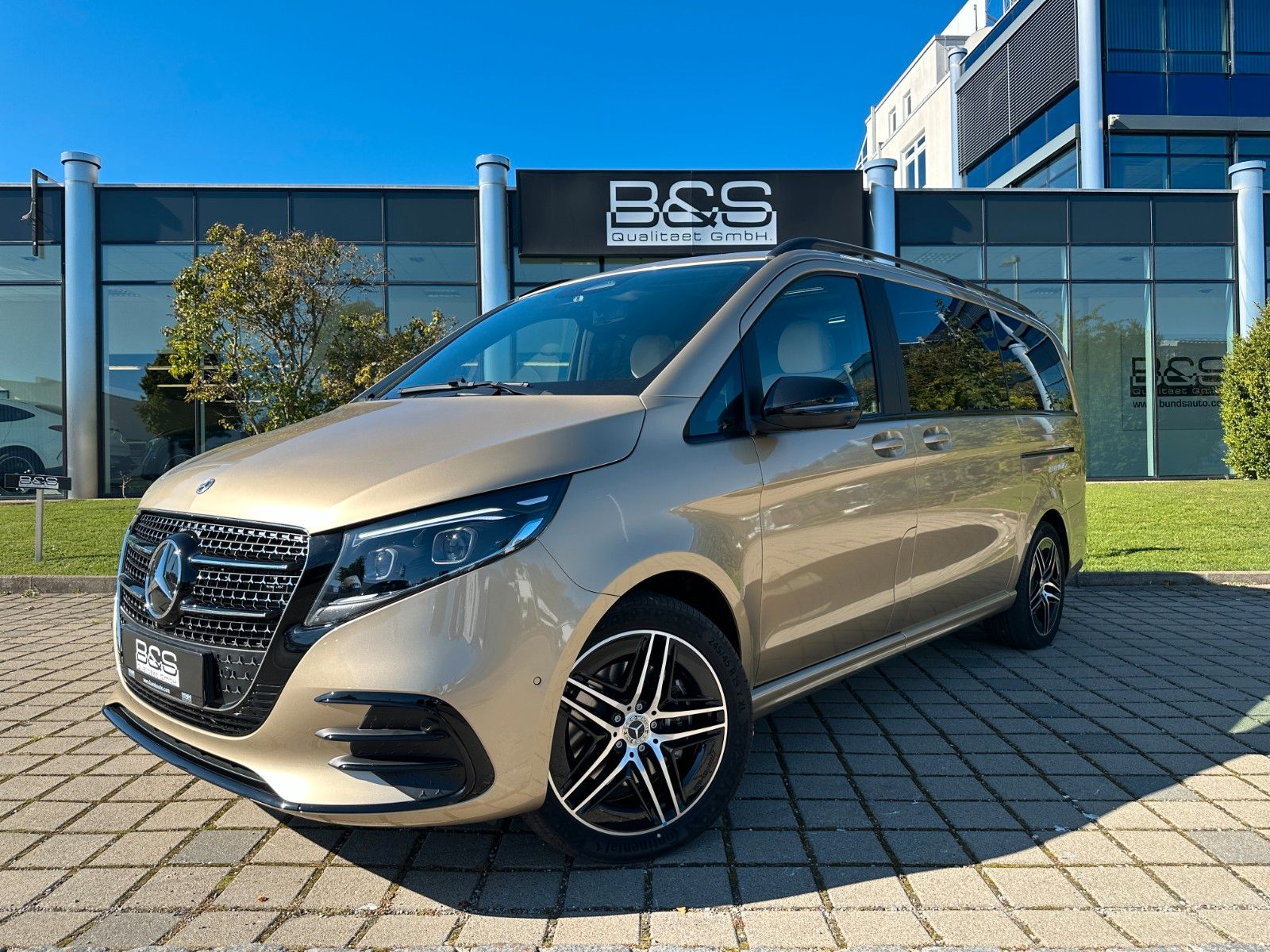 Mercedes-Benz V300d 4MATIC EXCLUSIVE lang DISTR,PANO,BURM,LUFT