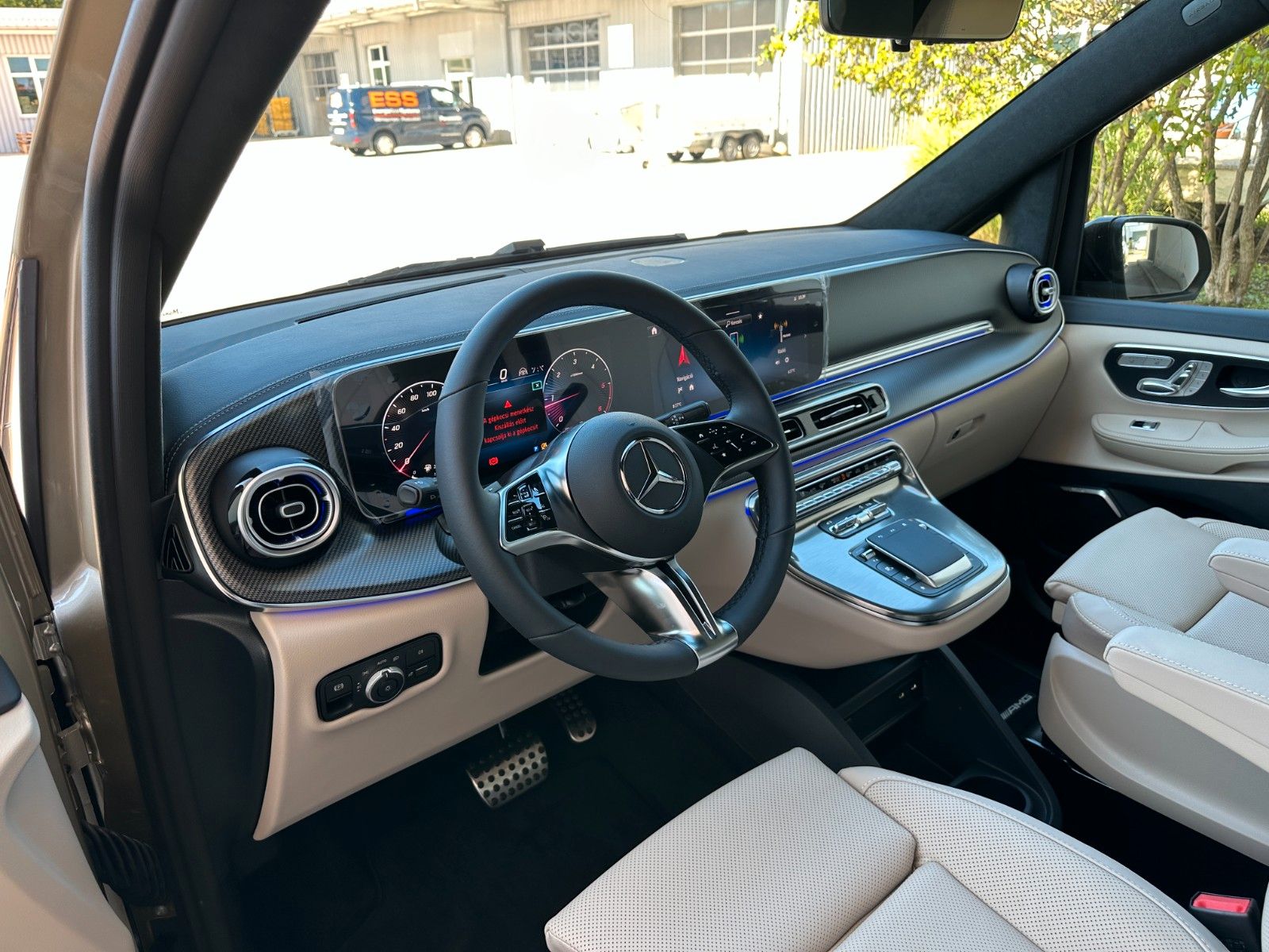 Fahrzeugabbildung Mercedes-Benz V300d 4MATIC EXCLUSIVE lang DISTR,PANO,BURM,LUFT