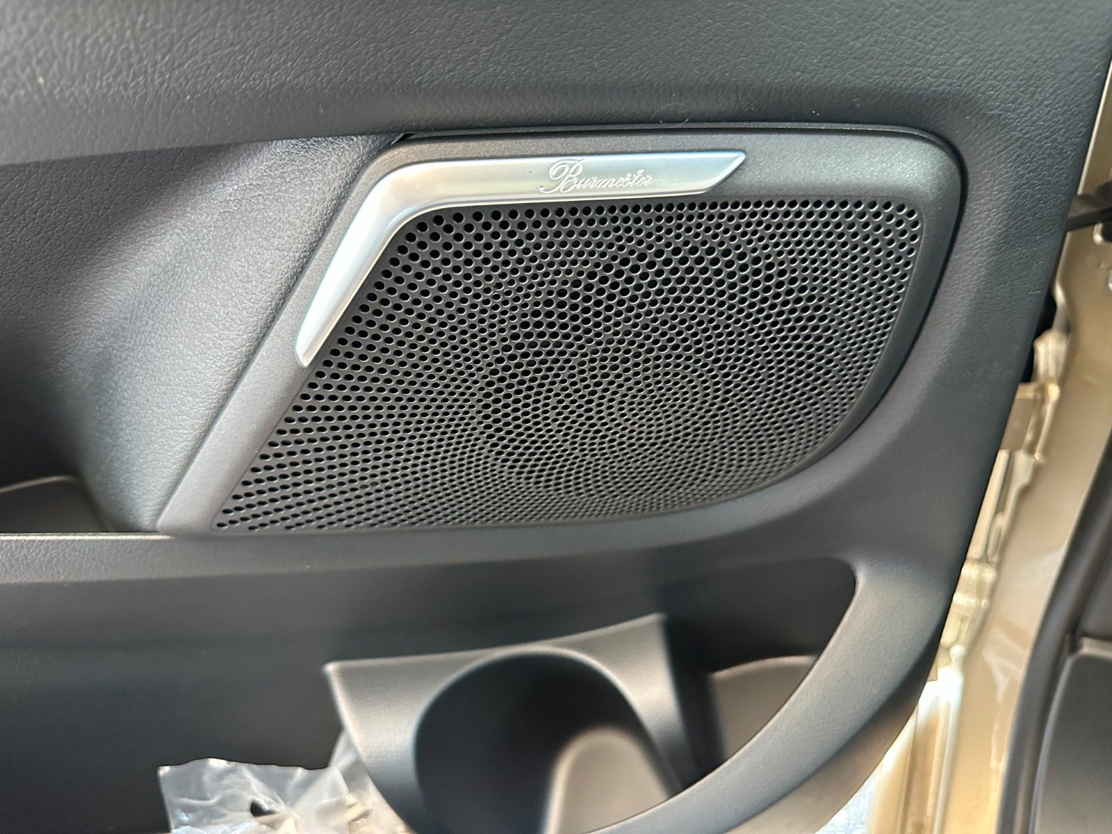 Fahrzeugabbildung Mercedes-Benz V300d 4MATIC EXCLUSIVE lang DISTR,PANO,BURM,LUFT