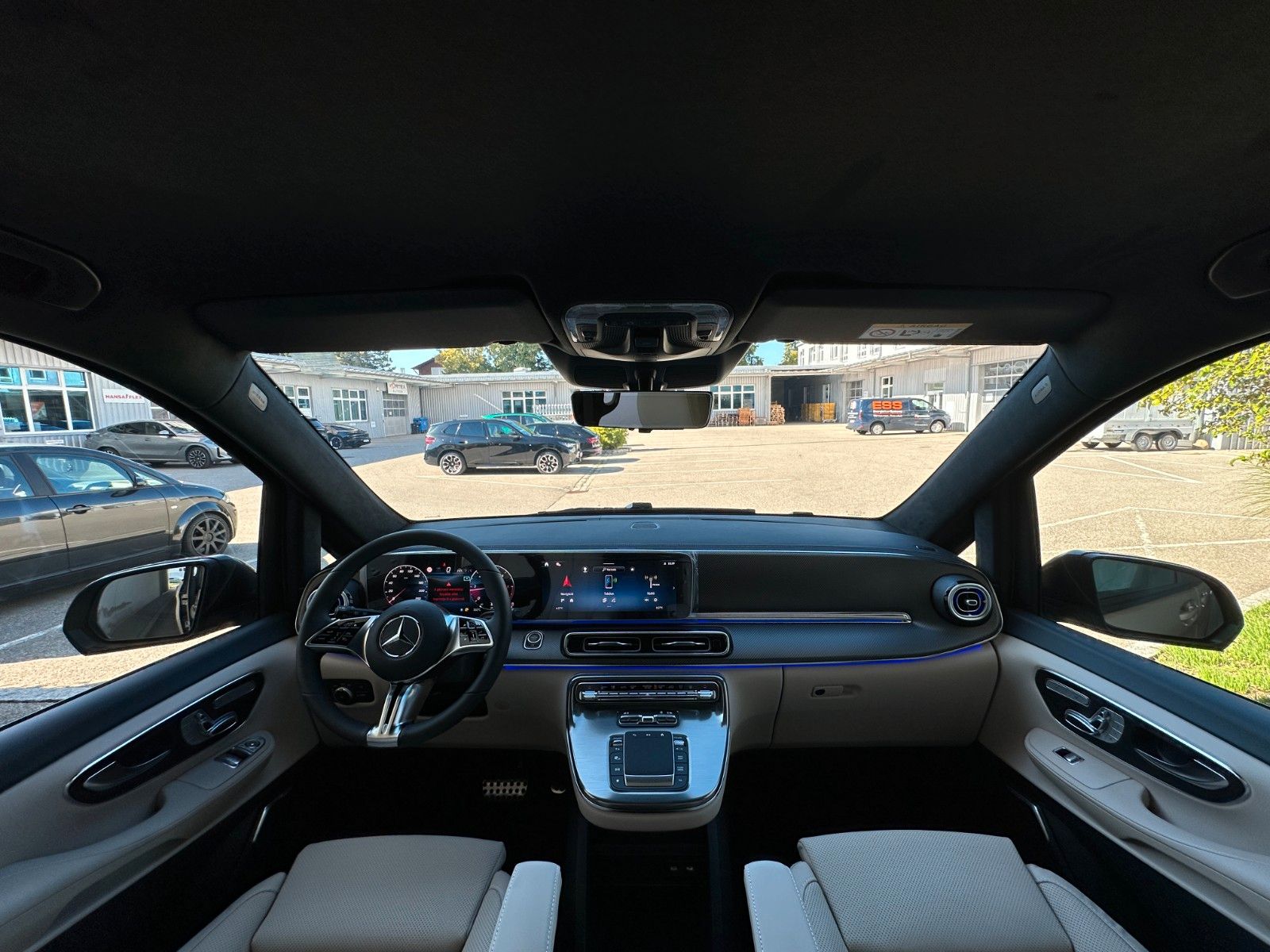 Fahrzeugabbildung Mercedes-Benz V300d 4MATIC EXCLUSIVE lang DISTR,PANO,BURM,LUFT