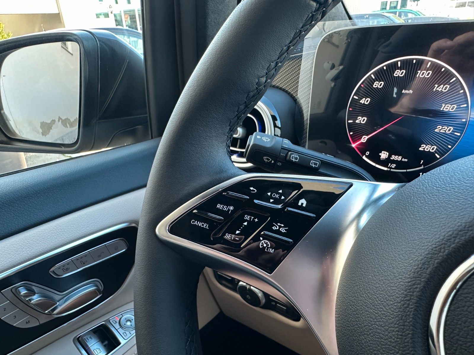 Fahrzeugabbildung Mercedes-Benz V300d 4MATIC EXCLUSIVE lang DISTR,PANO,BURM,LUFT