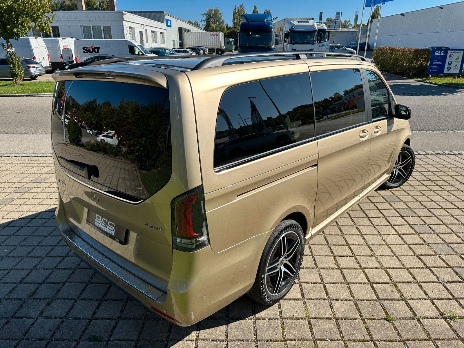 Fahrzeugabbildung Mercedes-Benz V300d 4MATIC EXCLUSIVE lang DISTR,PANO,BURM,LUFT