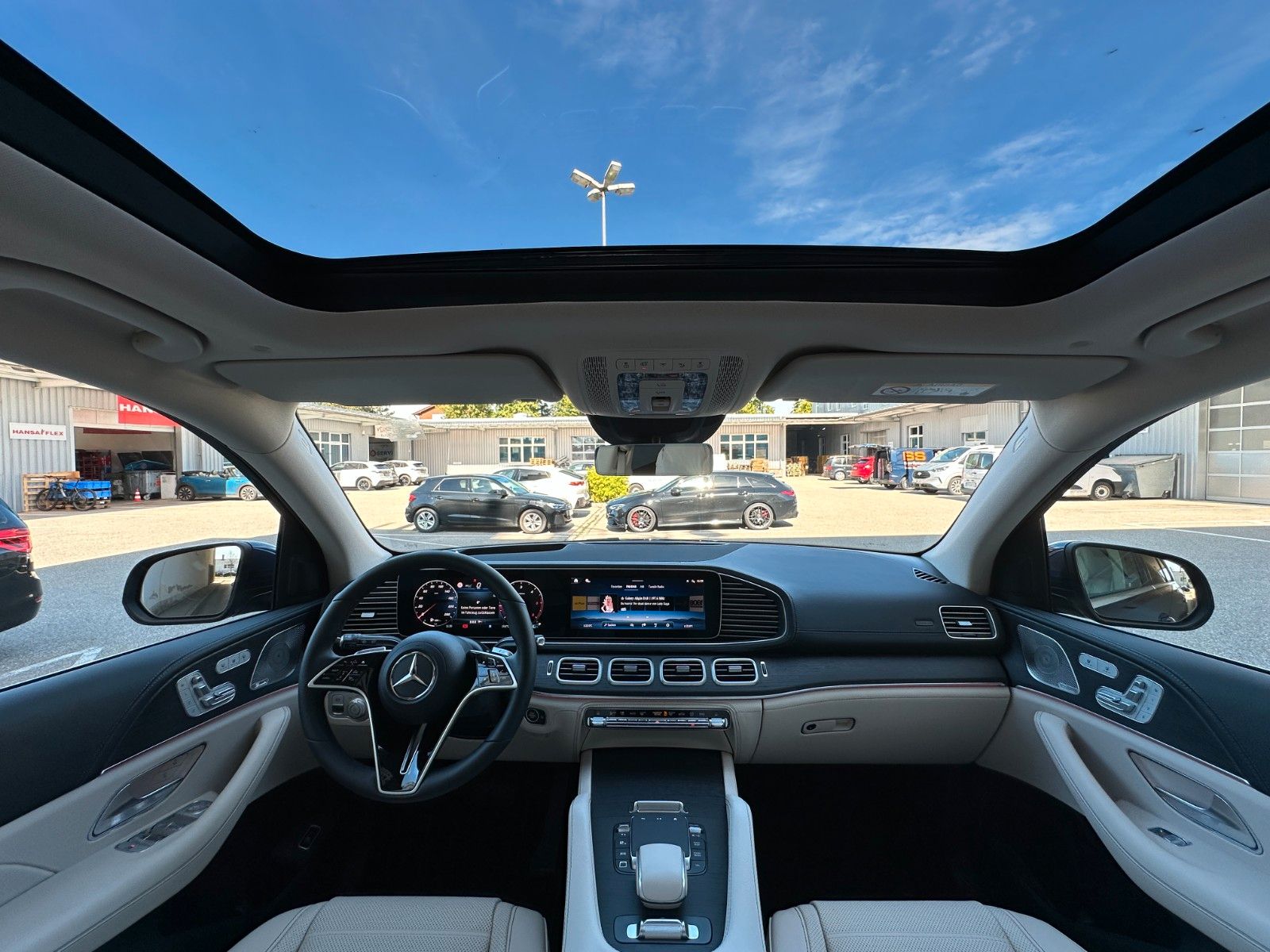 Fahrzeugabbildung Mercedes-Benz GLE 450d 4Matic AMG DISTR,HUD,PANO,LUFT,BURM,AHK
