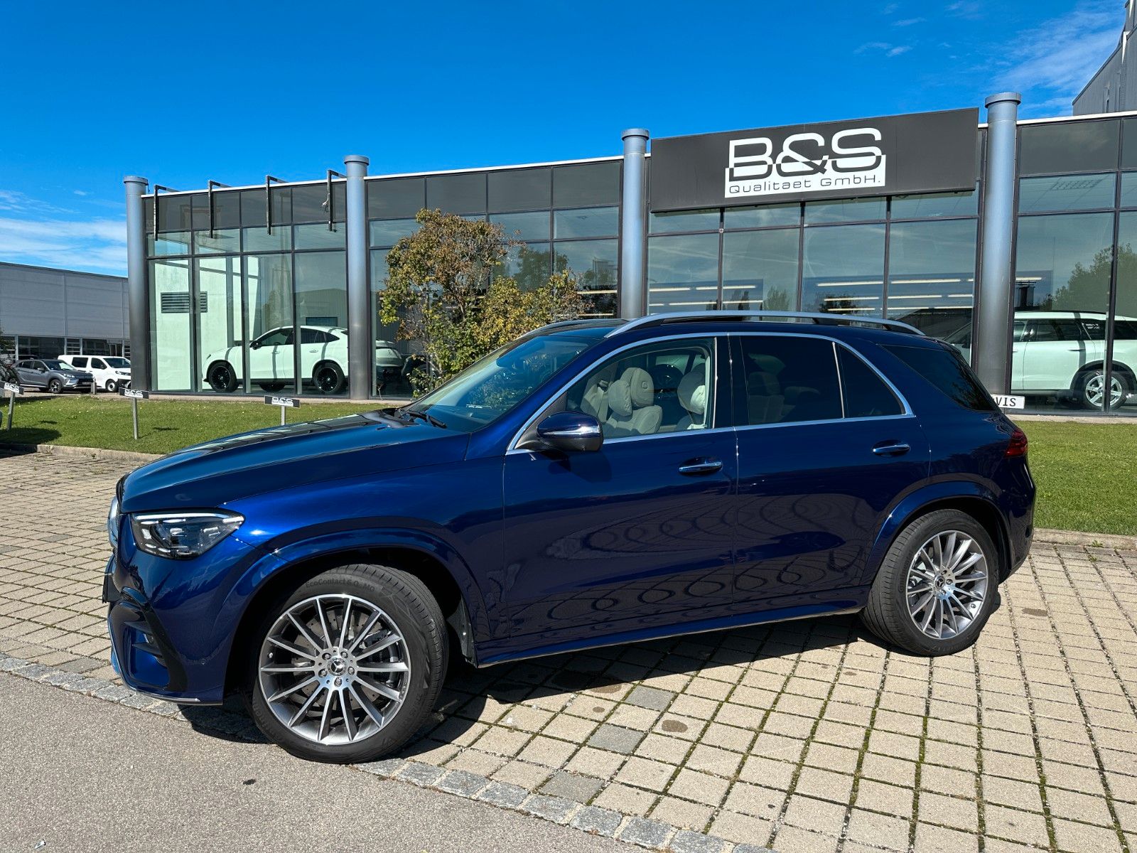 Fahrzeugabbildung Mercedes-Benz GLE 450d 4Matic AMG DISTR,HUD,PANO,LUFT,BURM,AHK