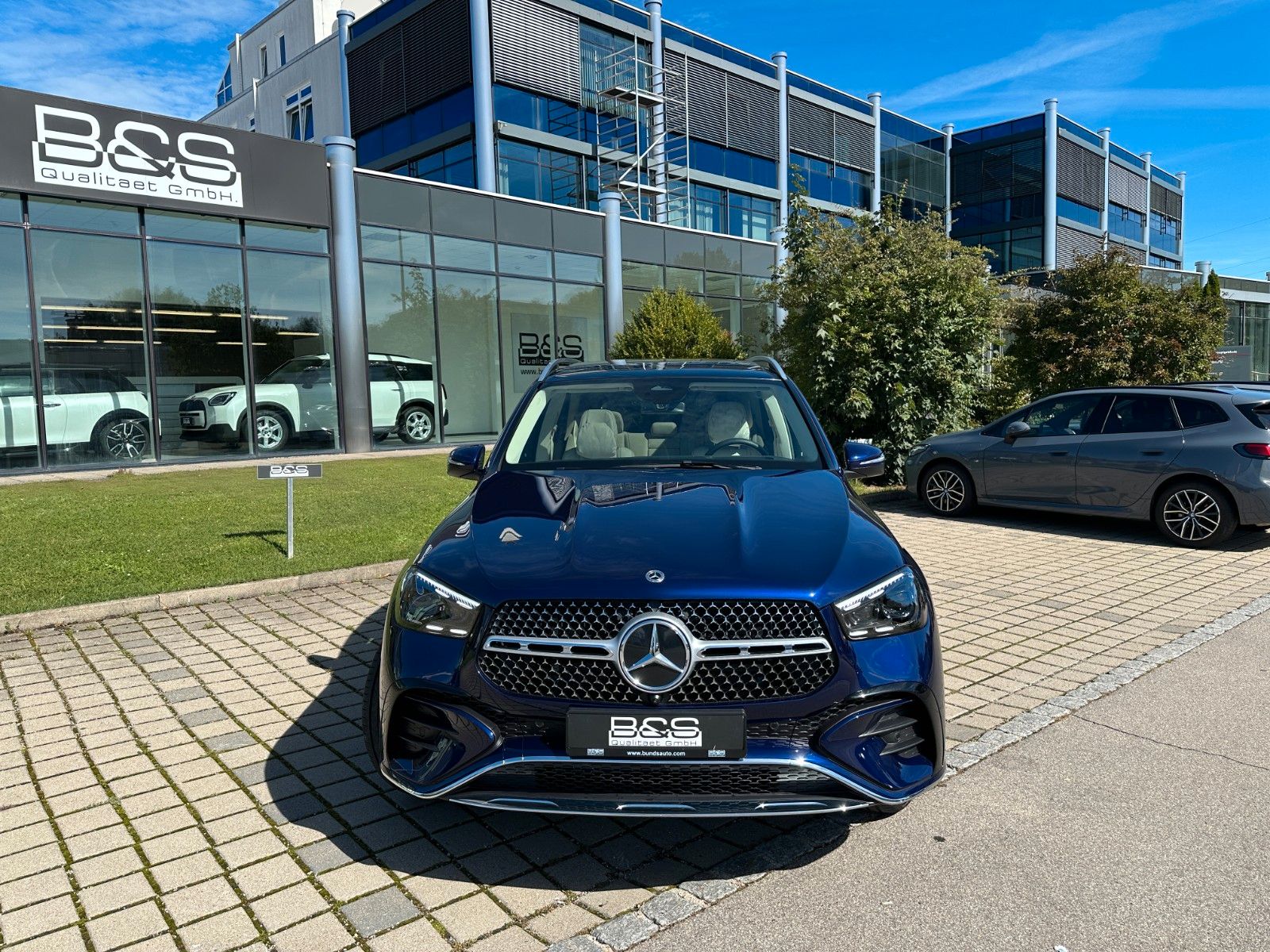 Fahrzeugabbildung Mercedes-Benz GLE 450d 4Matic AMG DISTR,HUD,PANO,LUFT,BURM,AHK