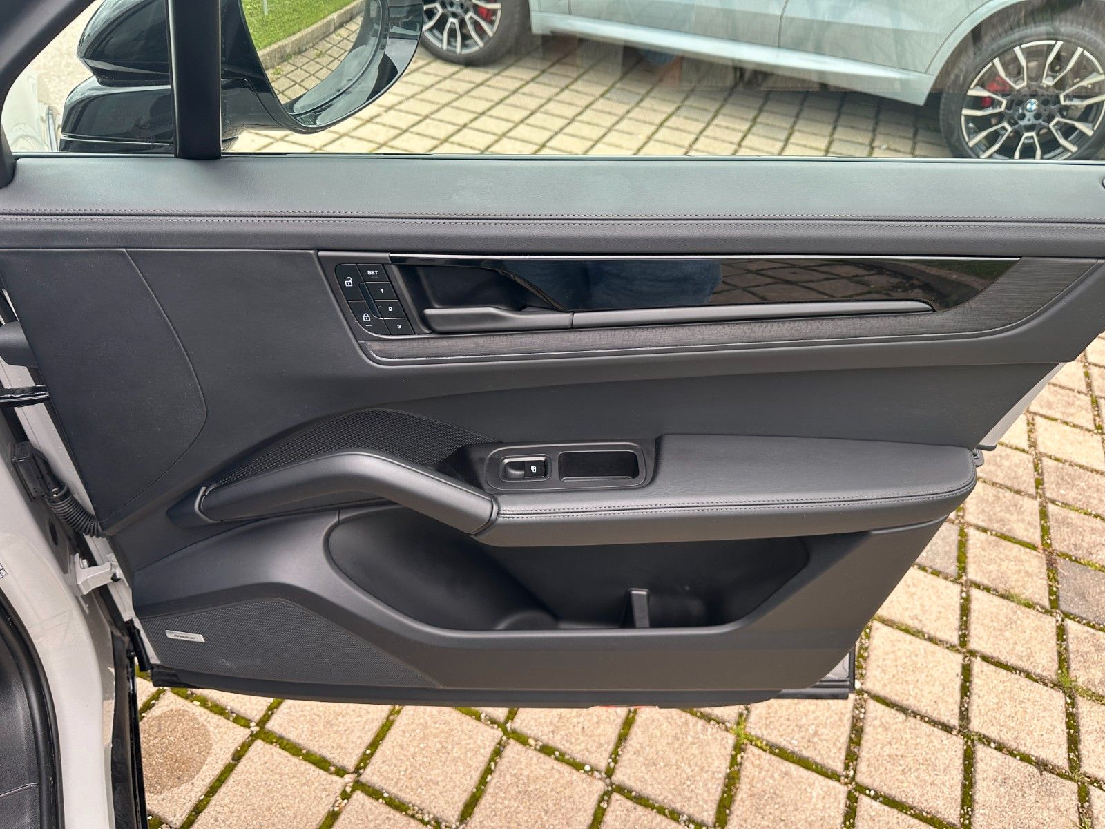 Fahrzeugabbildung Porsche Cayenne GTS ACC,PANO,BOSE,LUFT,AHK,SPORTCRP,Usw