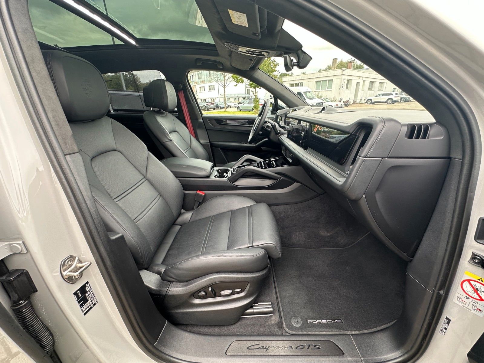 Fahrzeugabbildung Porsche Cayenne GTS ACC,PANO,BOSE,LUFT,AHK,SPORTCRP,Usw