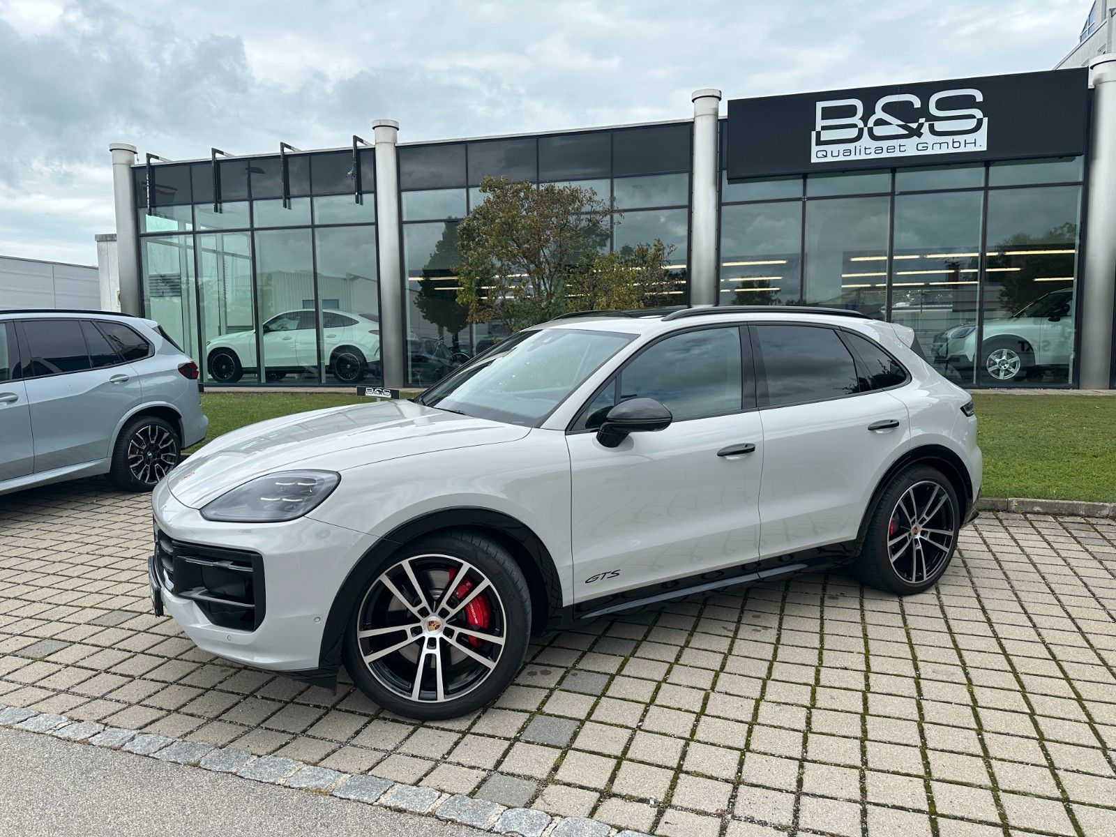 Fahrzeugabbildung Porsche Cayenne GTS ACC,PANO,BOSE,LUFT,AHK,SPORTCRP,Usw
