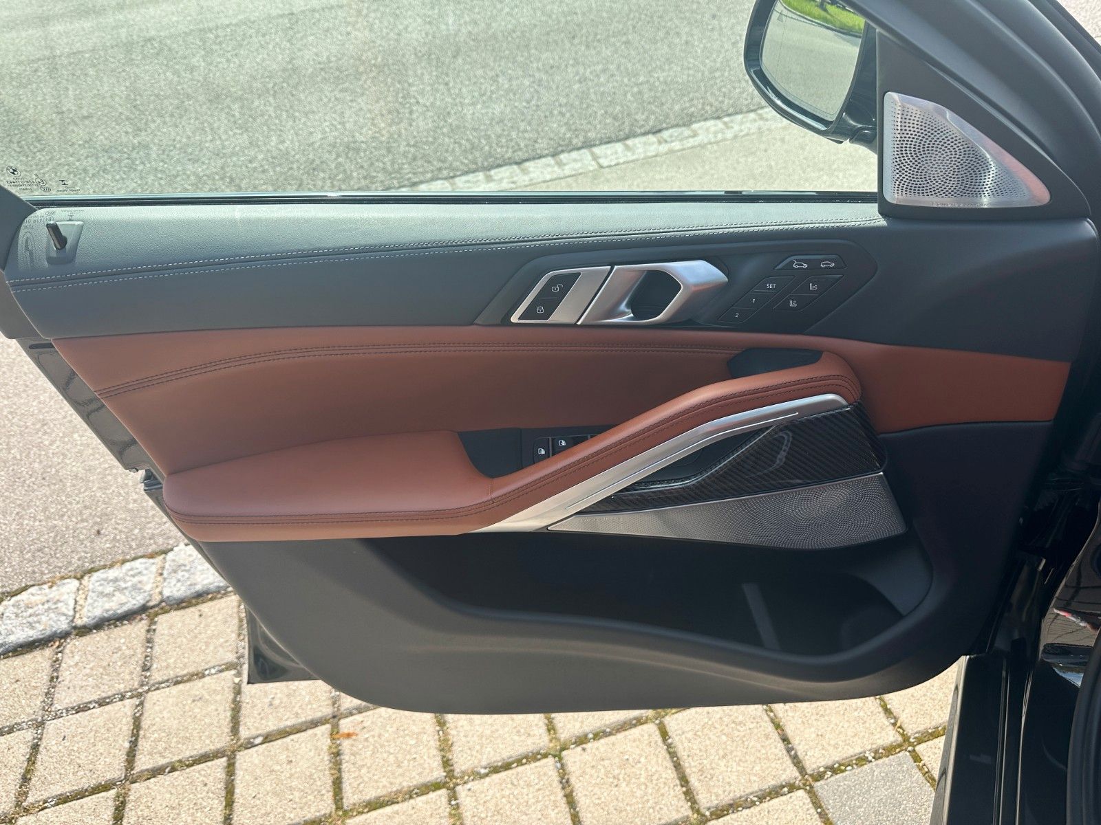 Fahrzeugabbildung BMW X6 40d xDrive MSport ACC,HUD,SKYL,B&W,LUFT,AHK..