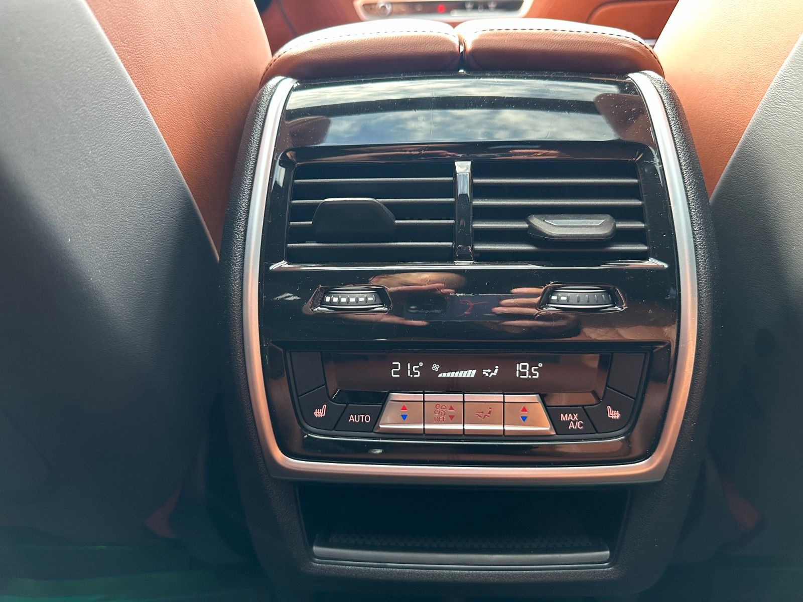 Fahrzeugabbildung BMW X6 40d xDrive MSport ACC,HUD,SKYL,B&W,LUFT,AHK..