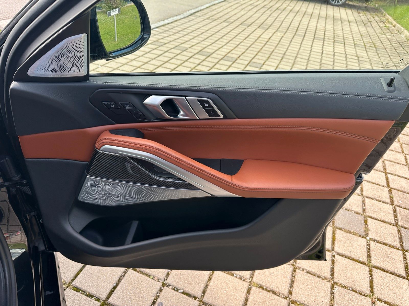 Fahrzeugabbildung BMW X6 40d xDrive MSport ACC,HUD,SKYL,B&W,LUFT,AHK..