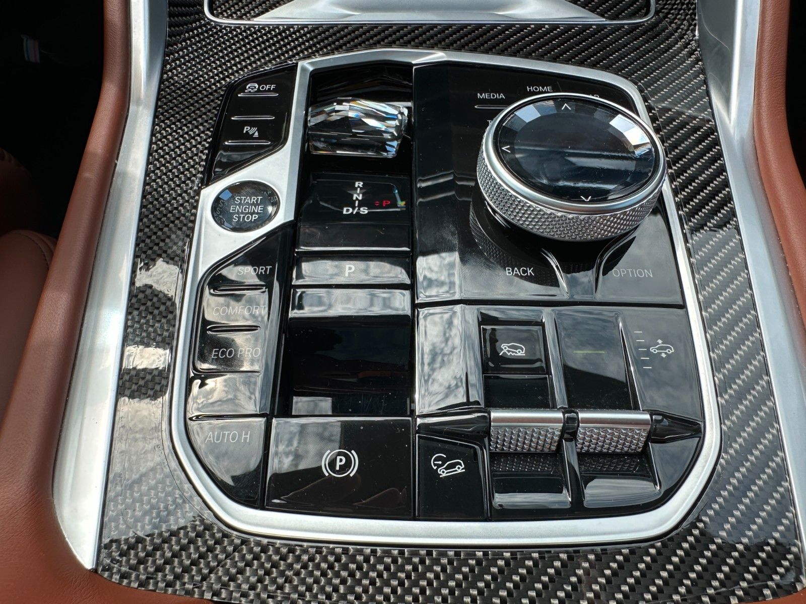 Fahrzeugabbildung BMW X6 40d xDrive MSport ACC,HUD,SKYL,B&W,LUFT,AHK..