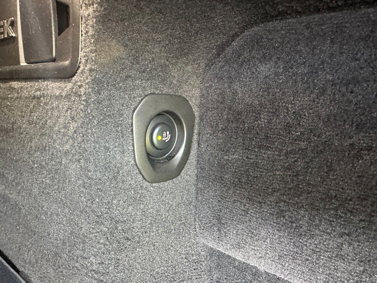 Fahrzeugabbildung BMW X6 40d xDrive MSport ACC,HUD,SKYL,B&W,LUFT,AHK..