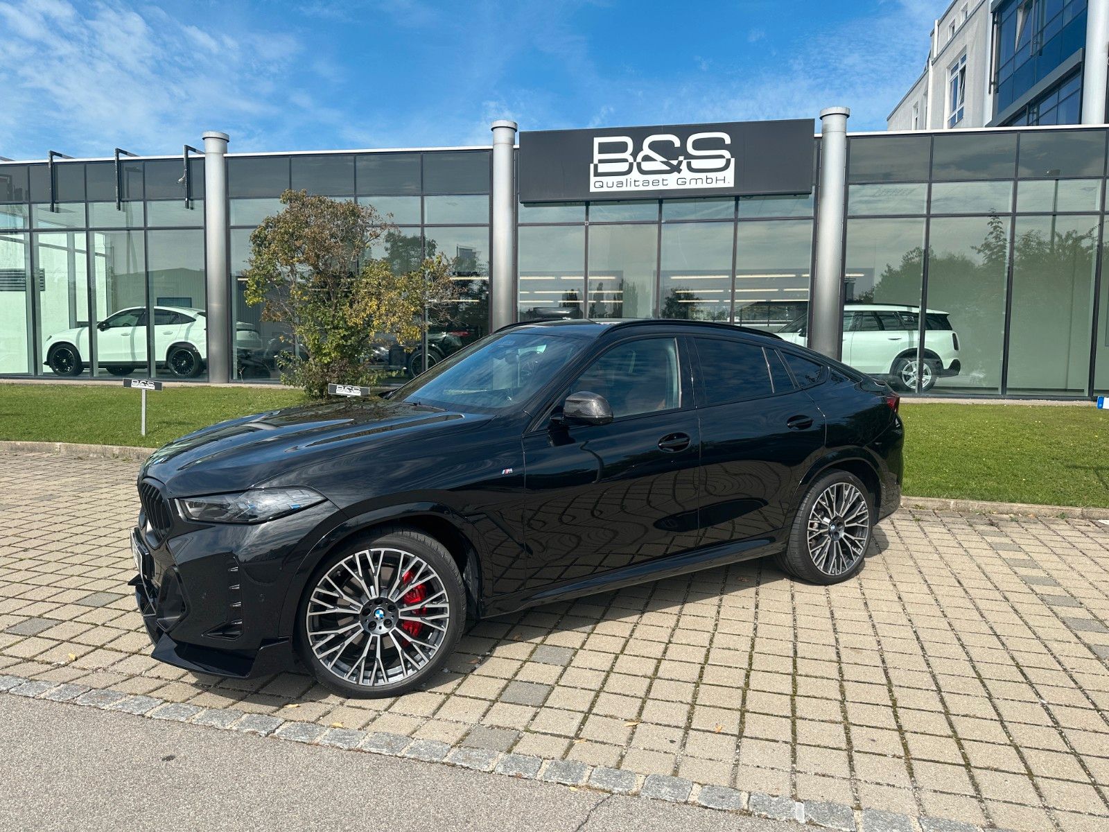 Fahrzeugabbildung BMW X6 40d xDrive MSport ACC,HUD,SKYL,B&W,LUFT,AHK..